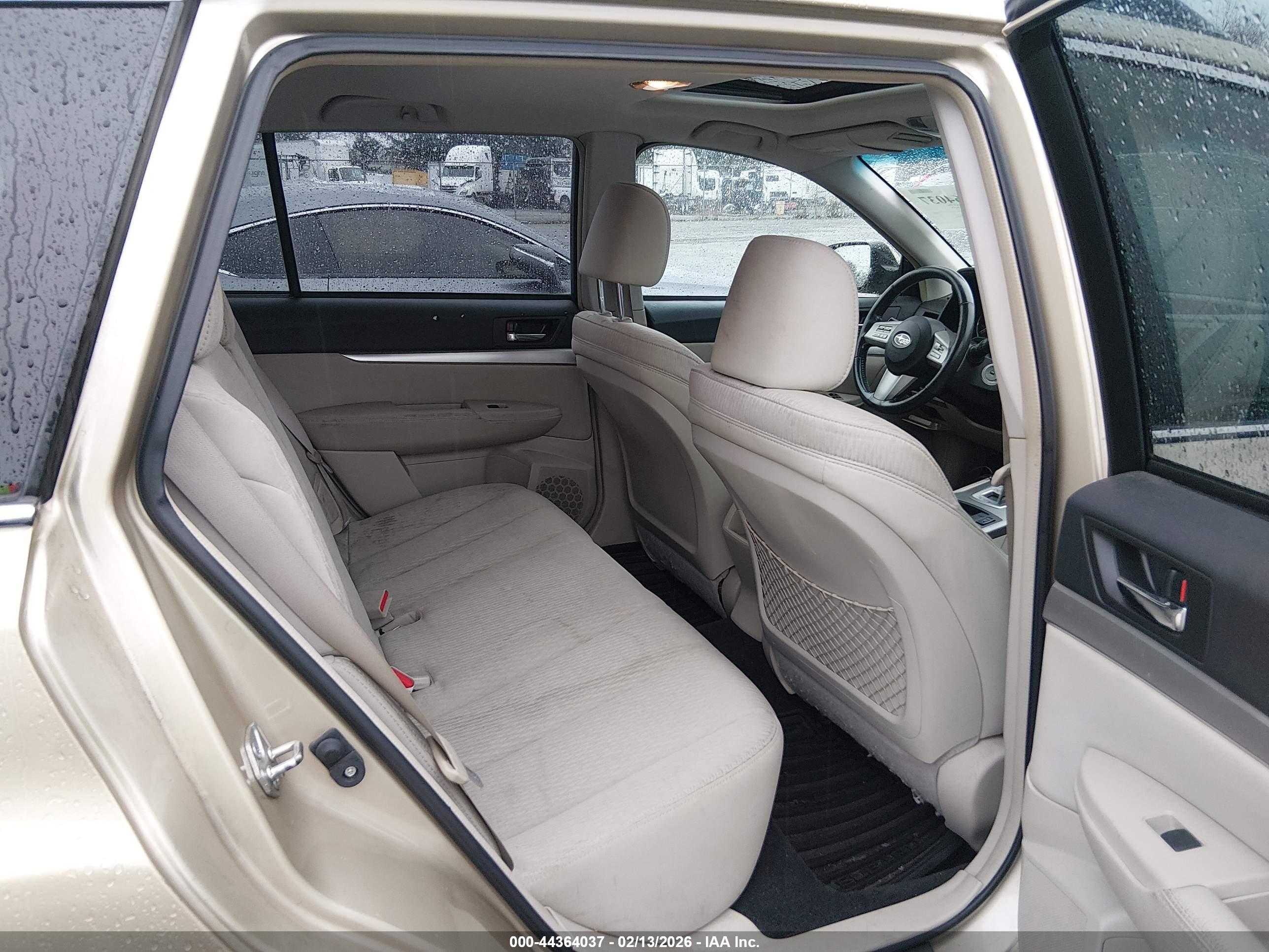 SUBARU OUTBACK image 8