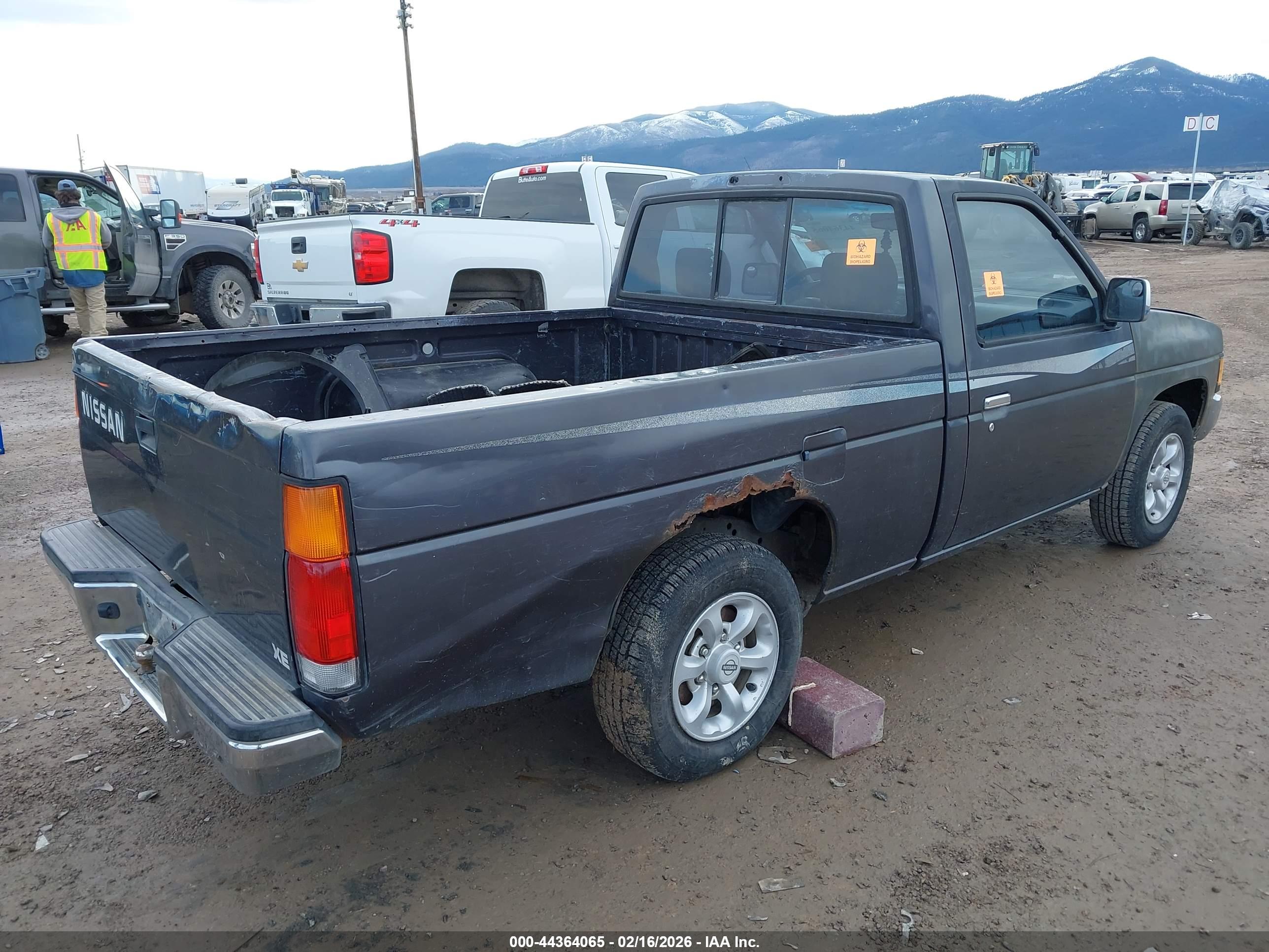 NISSAN TRUCK image 4