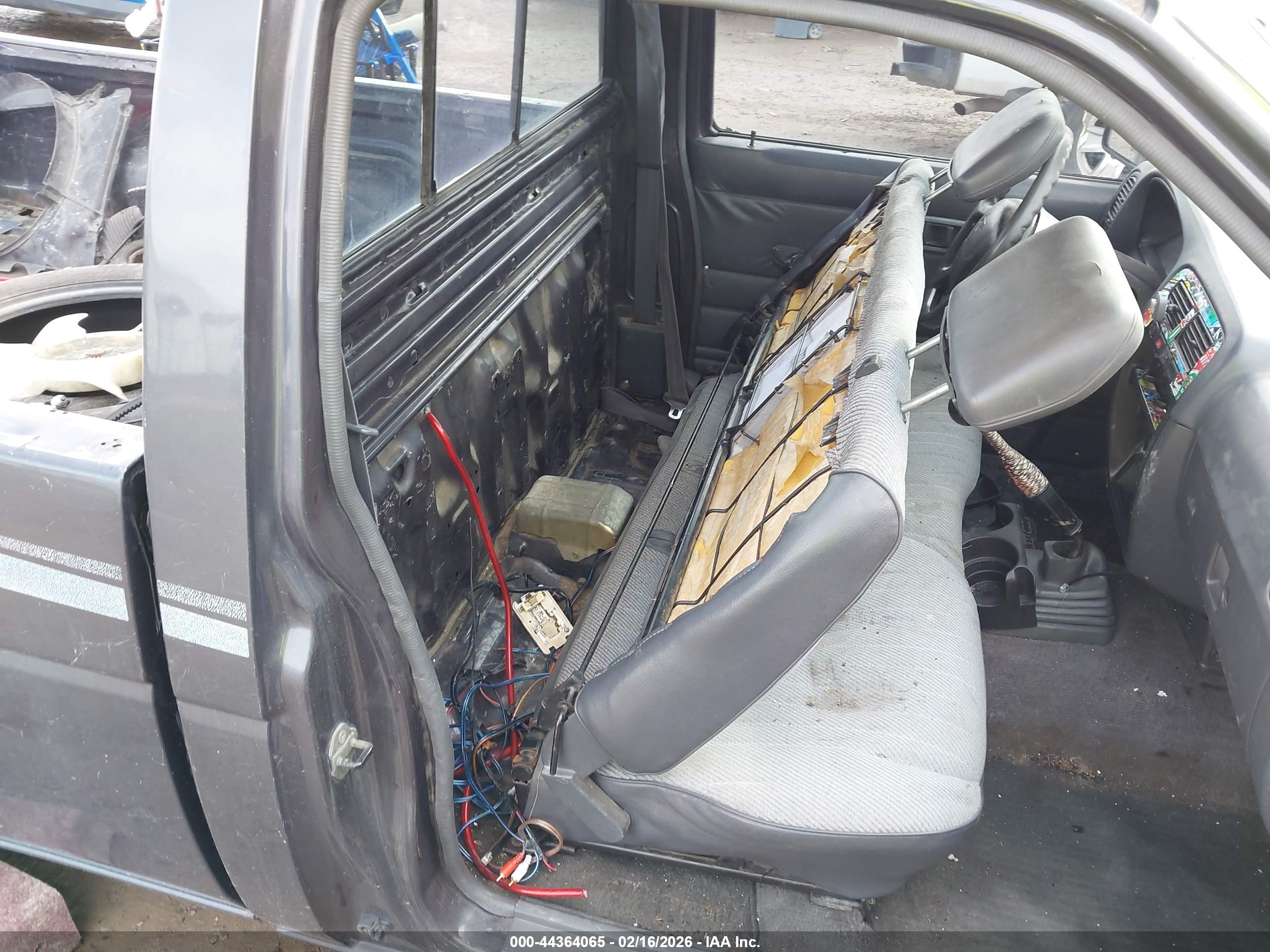 NISSAN TRUCK image 8