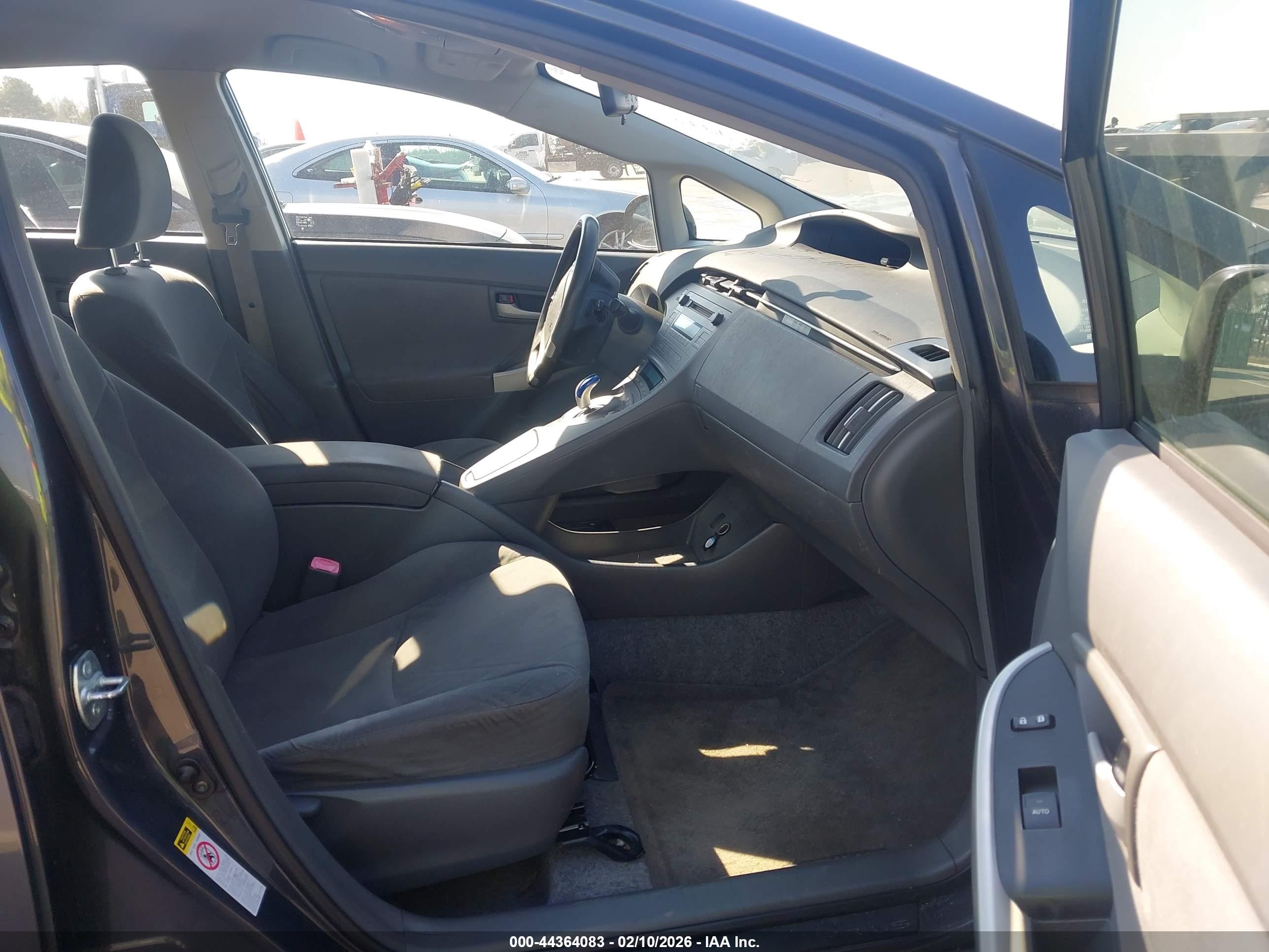 TOYOTA PRIUS image 5
