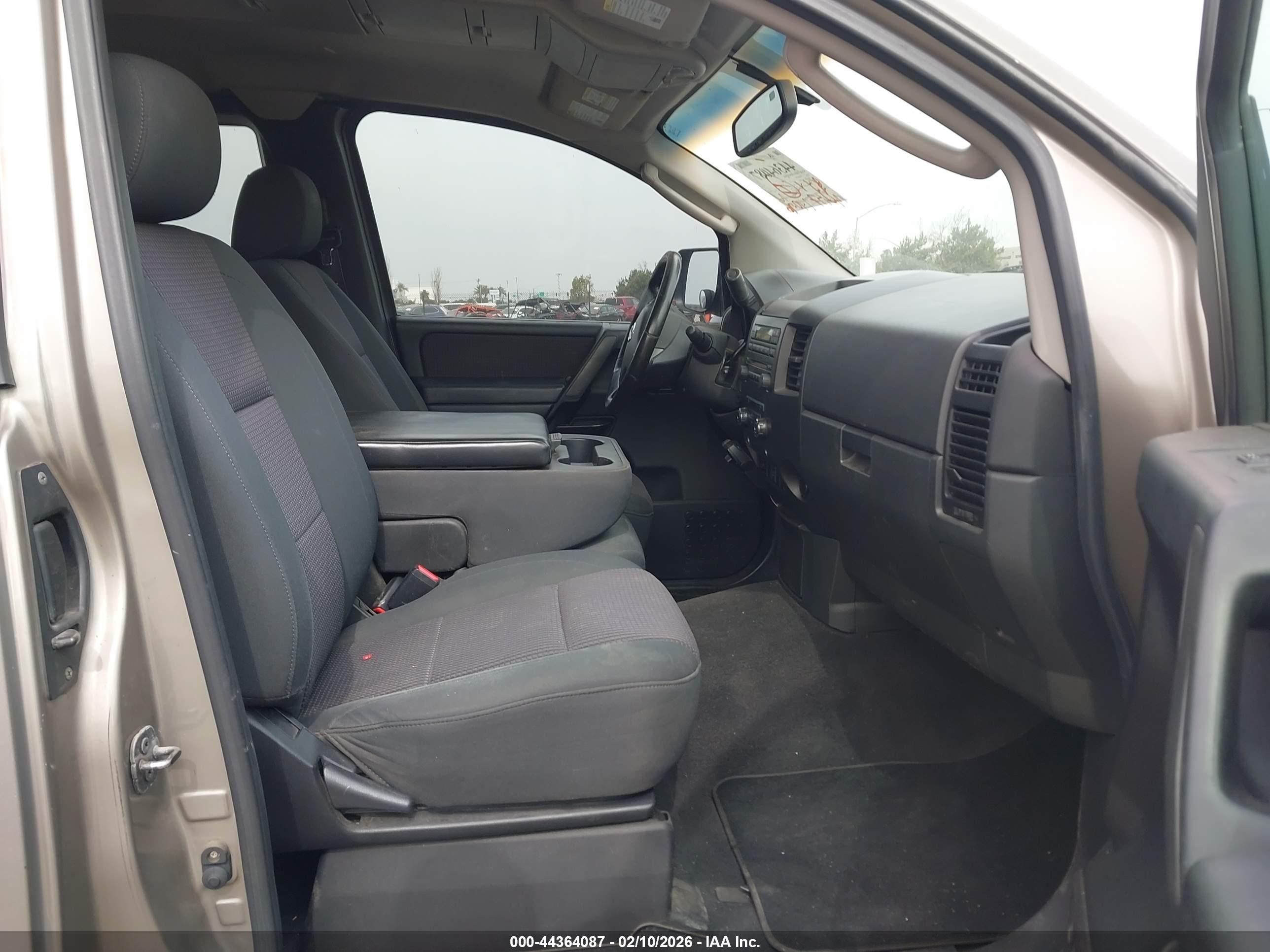 NISSAN TITAN image 5