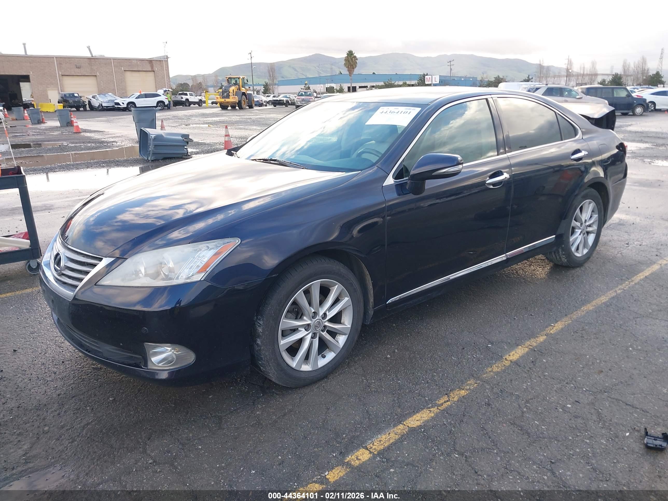 LEXUS ES image 2