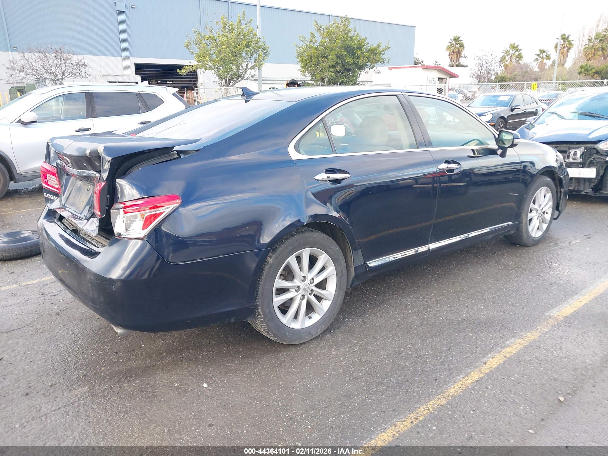 LEXUS ES image 4