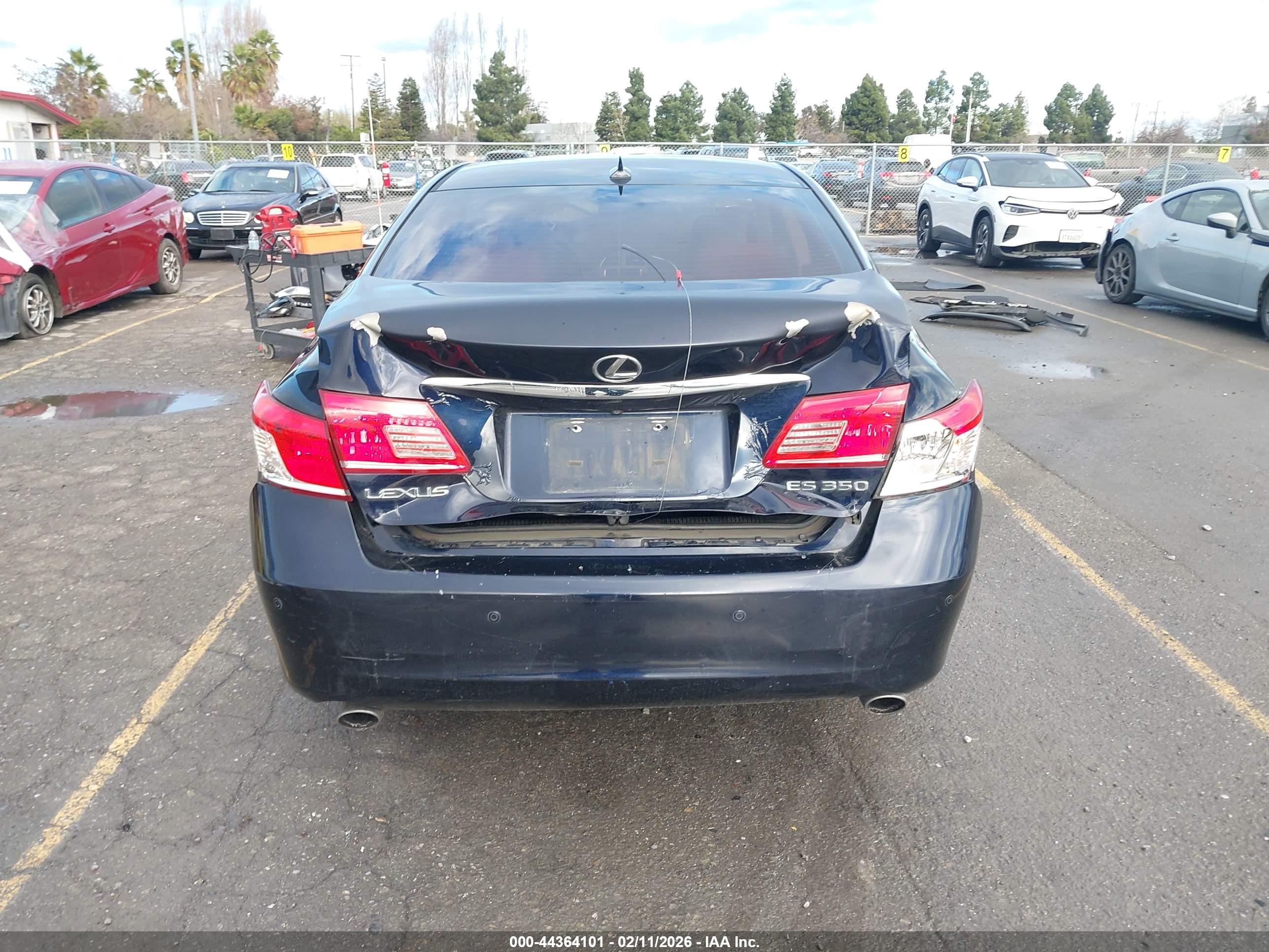 LEXUS ES image 6