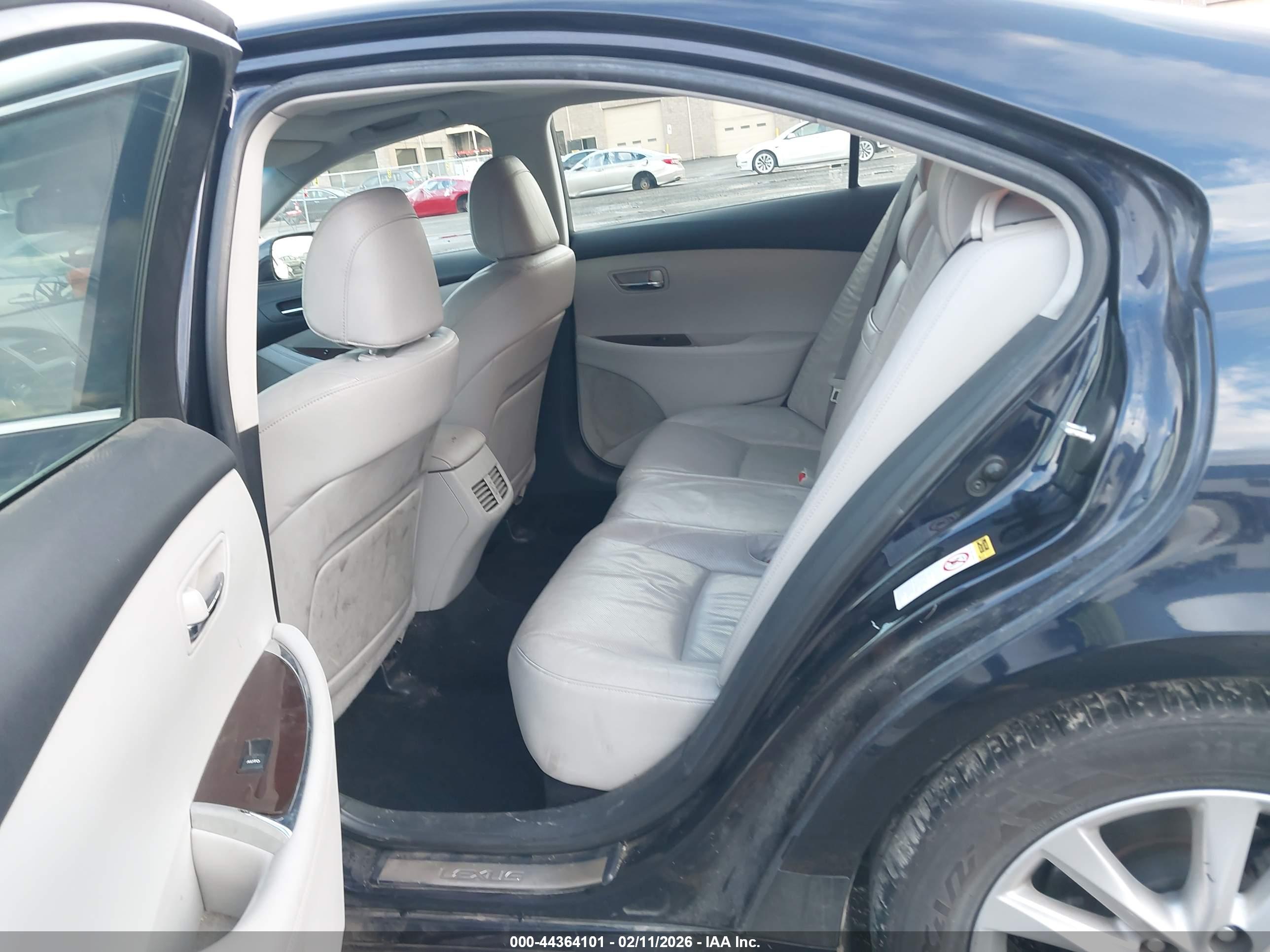 LEXUS ES image 8