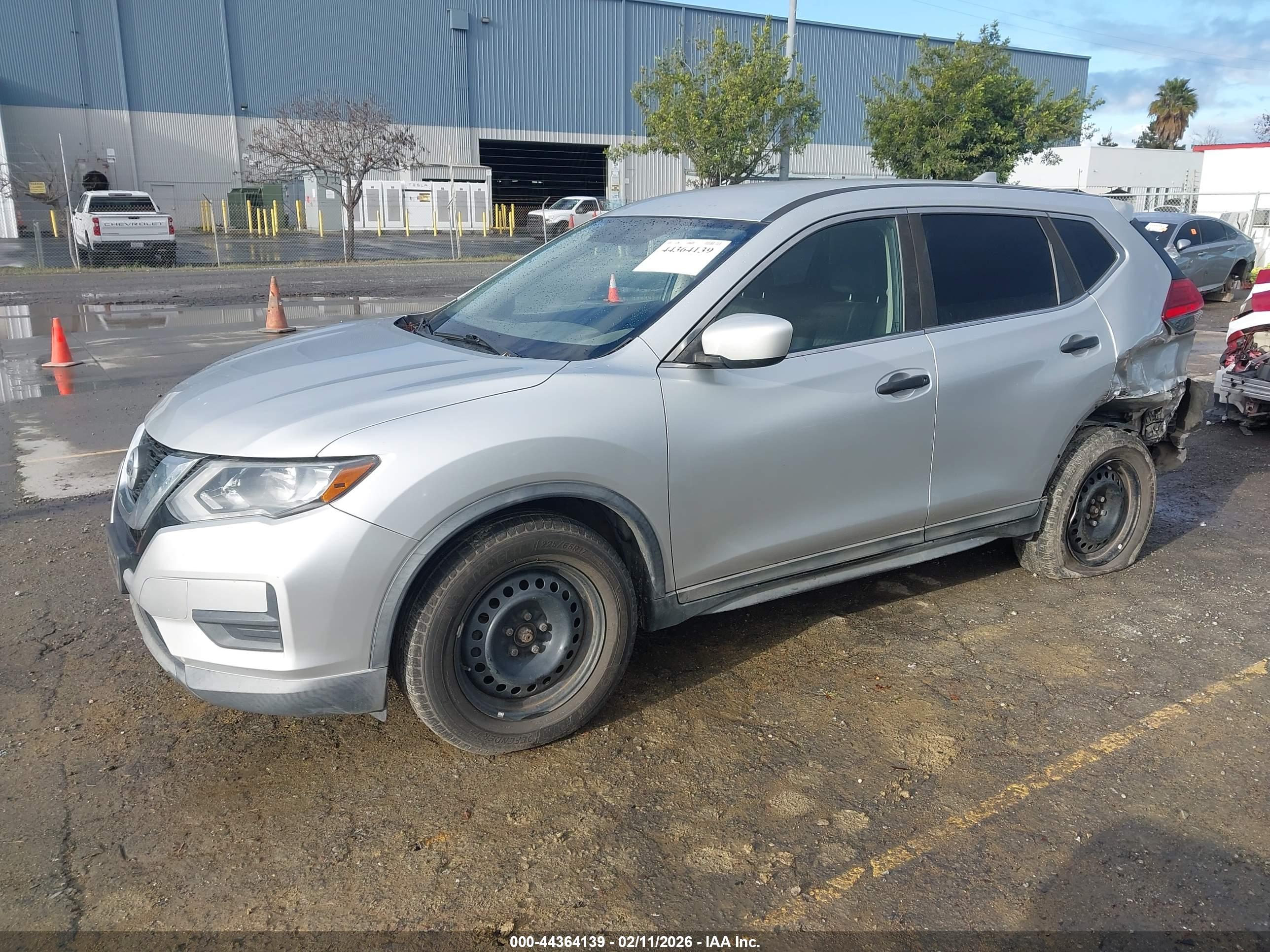 NISSAN ROGUE image 2