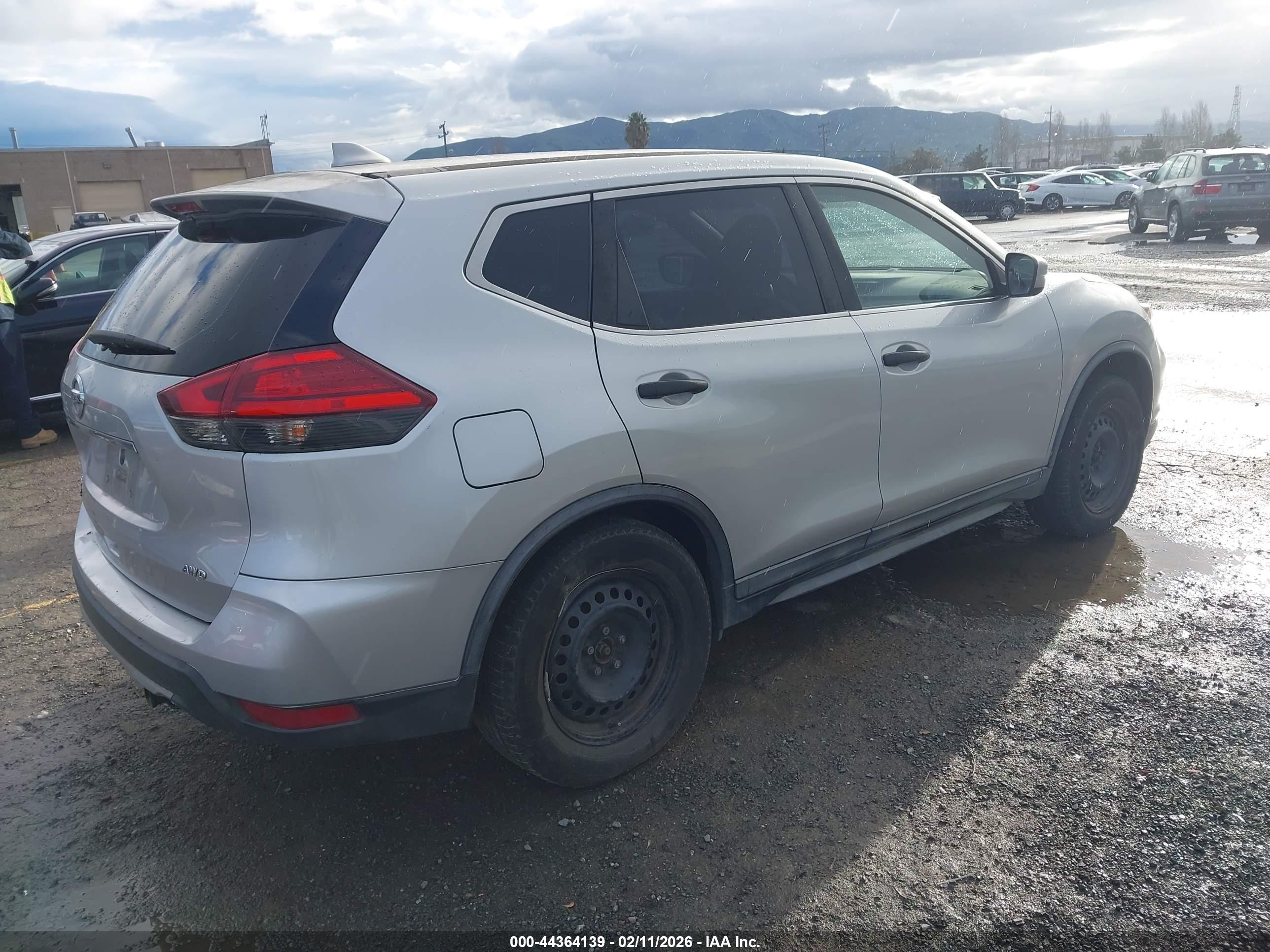 NISSAN ROGUE image 4