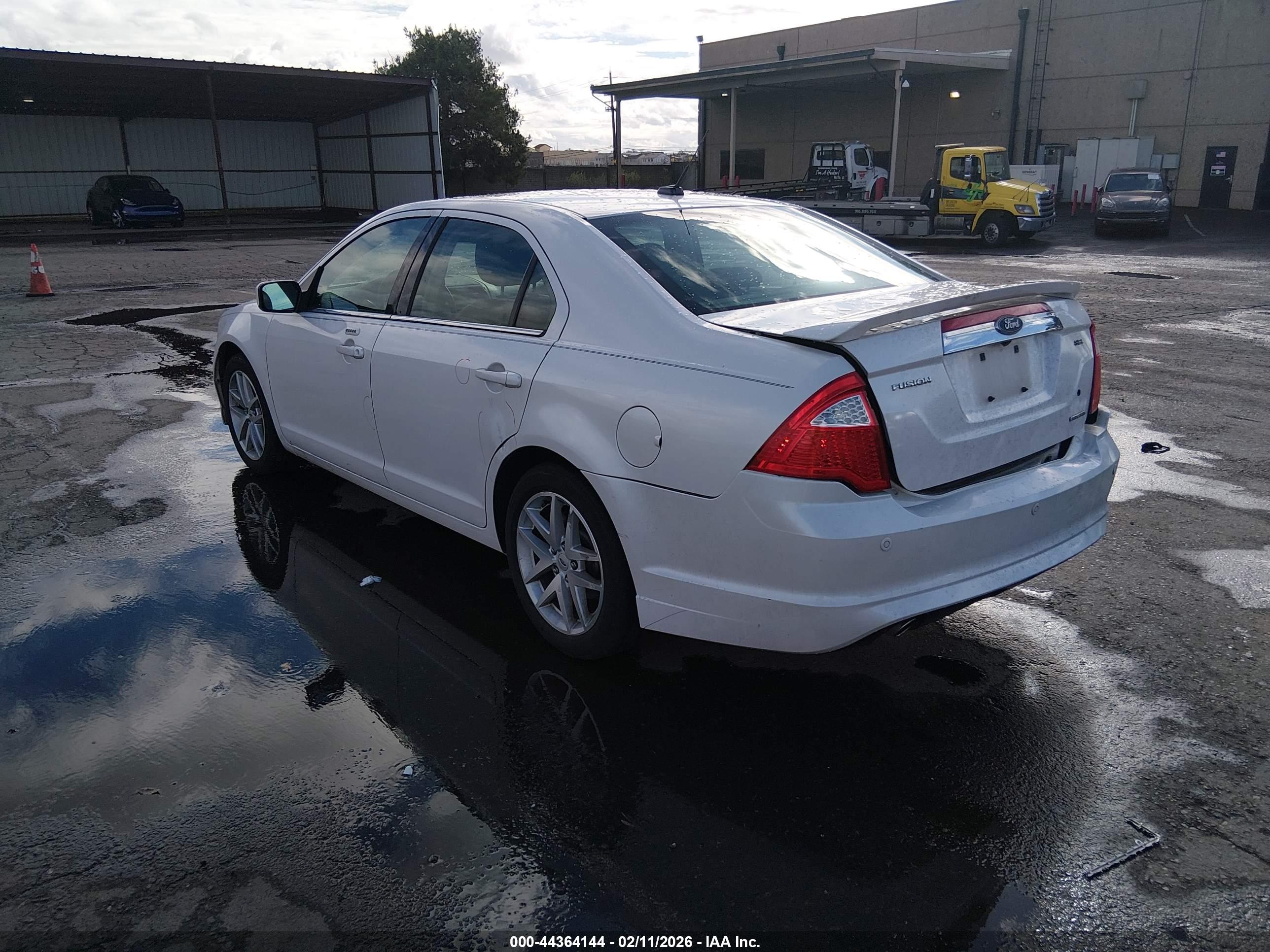 FORD FUSION image 3