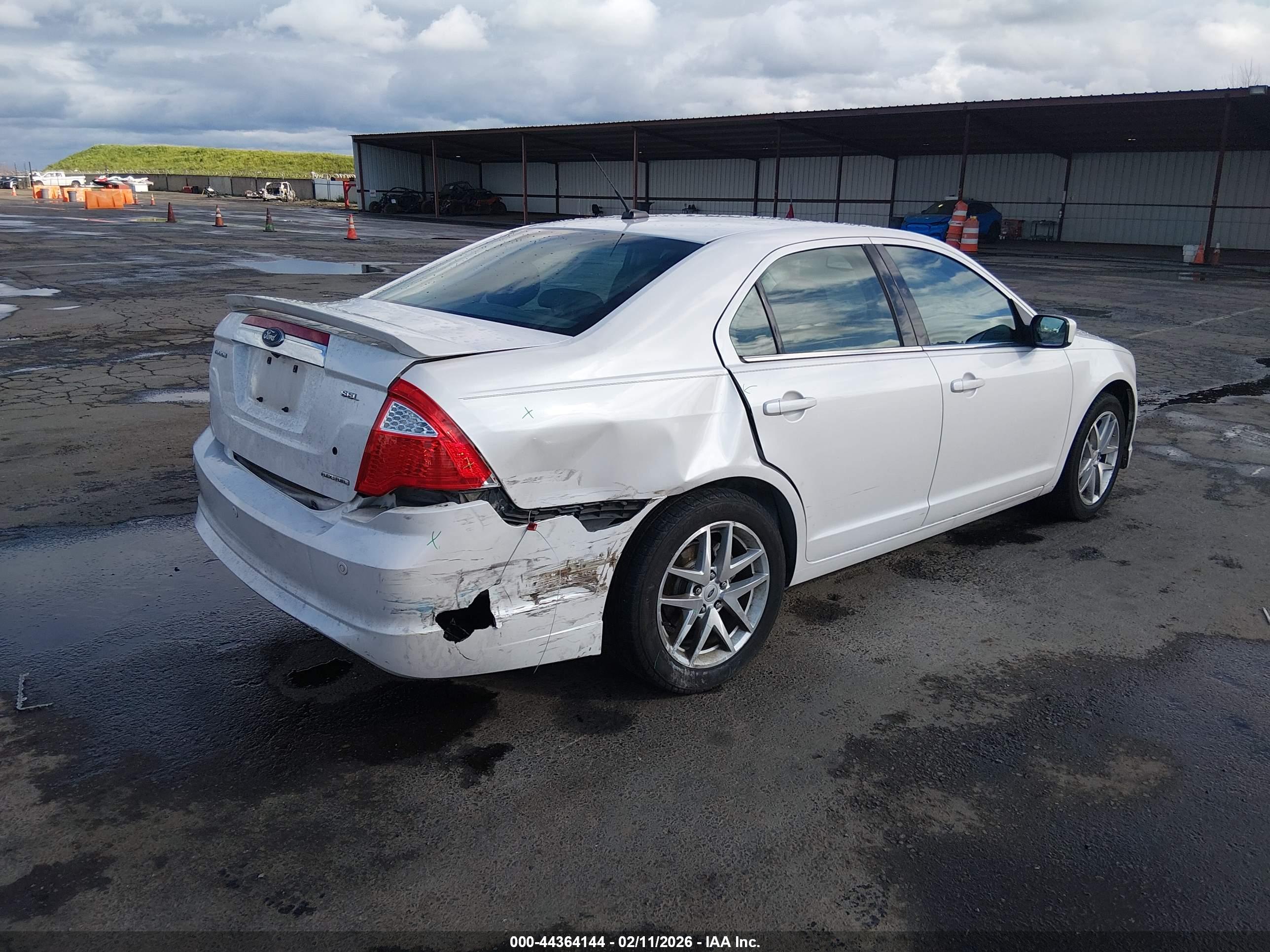 FORD FUSION image 4