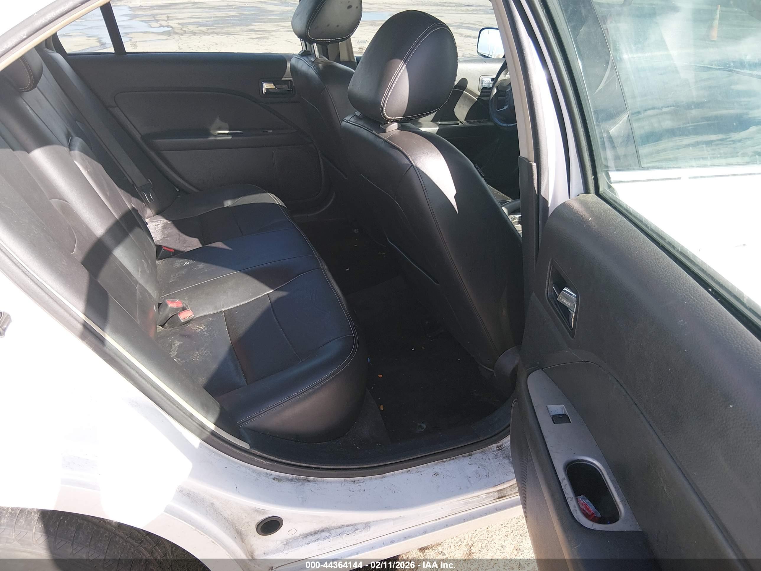 FORD FUSION image 8