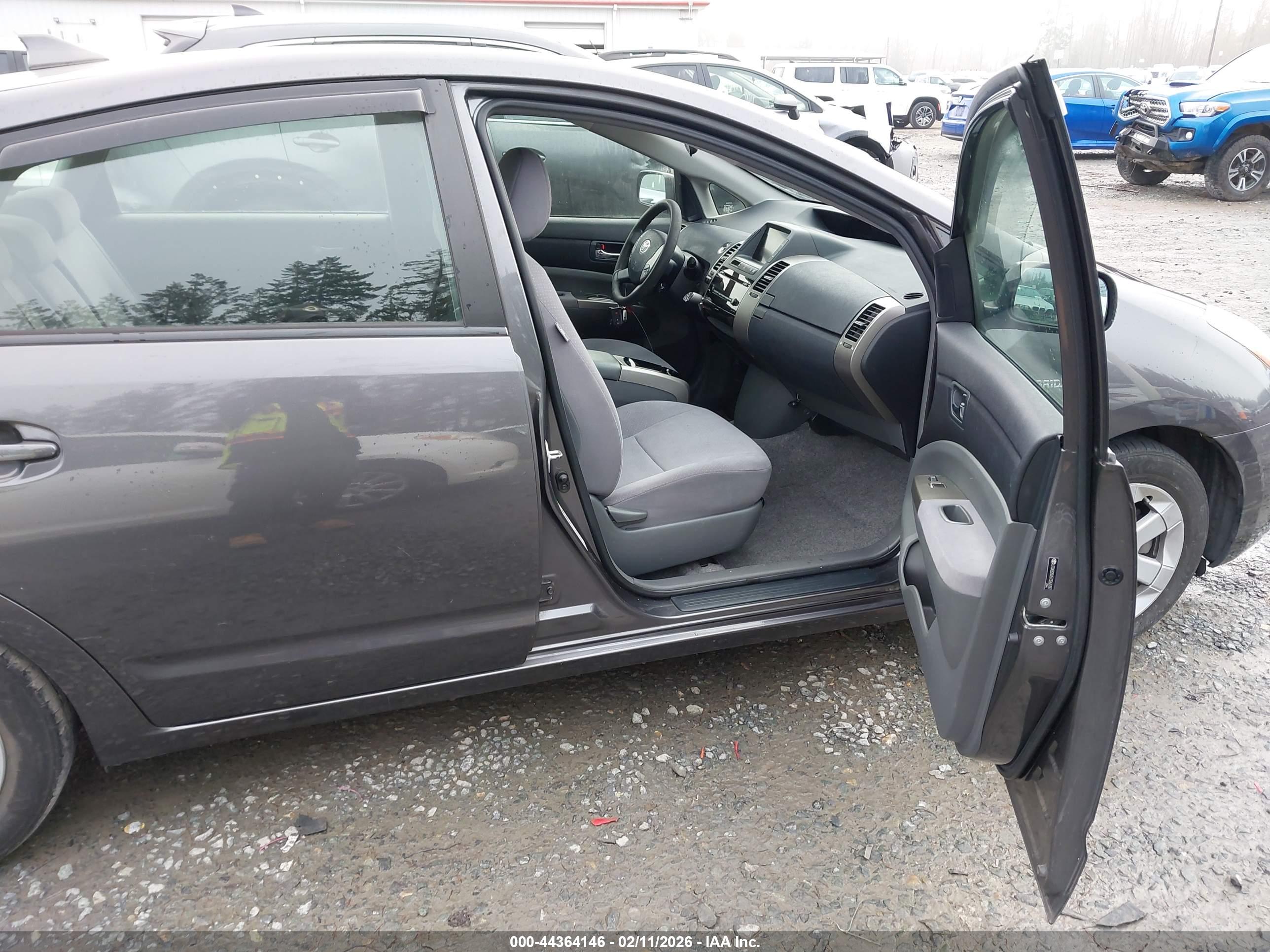 TOYOTA PRIUS image 5