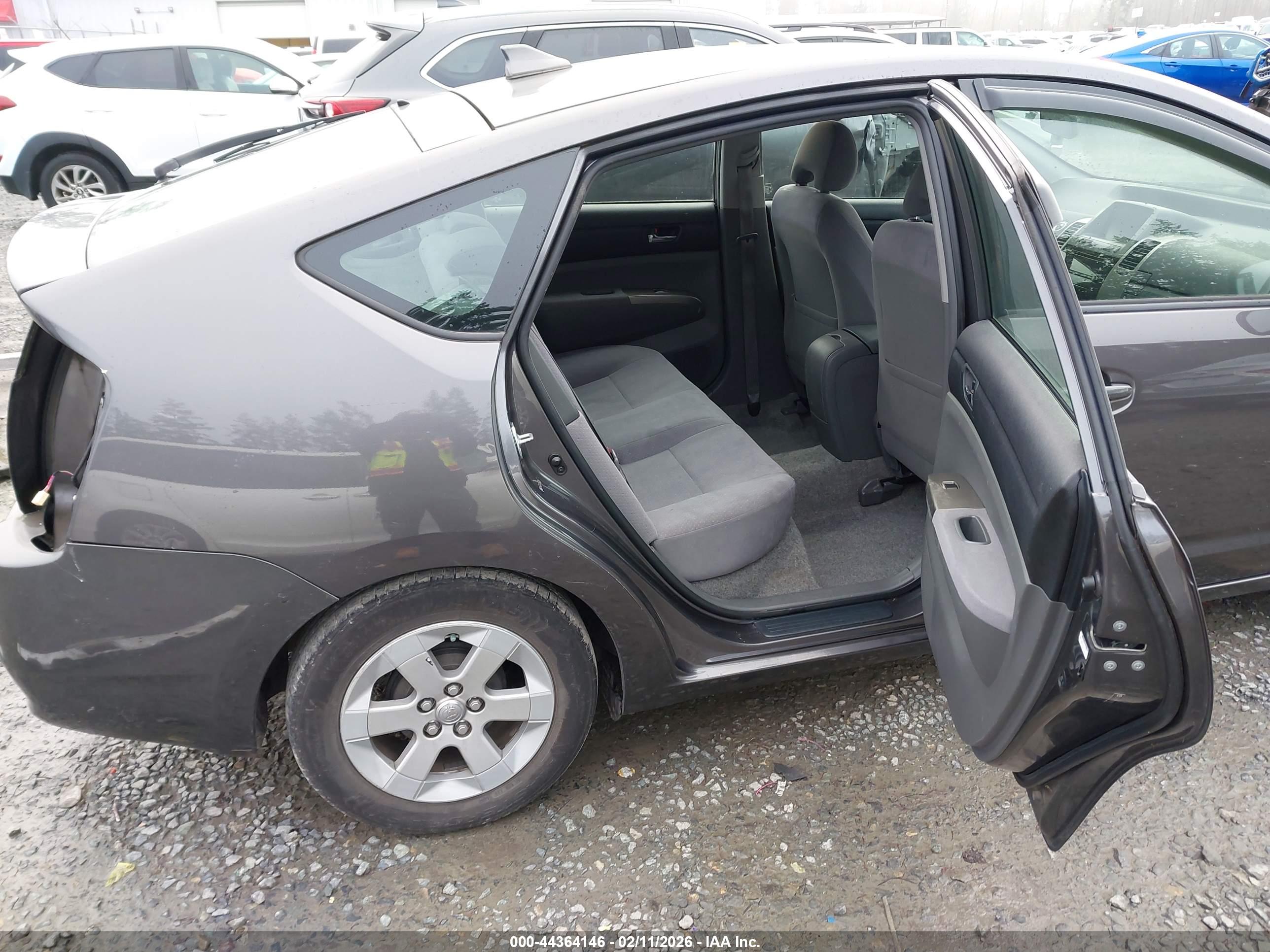 TOYOTA PRIUS image 8