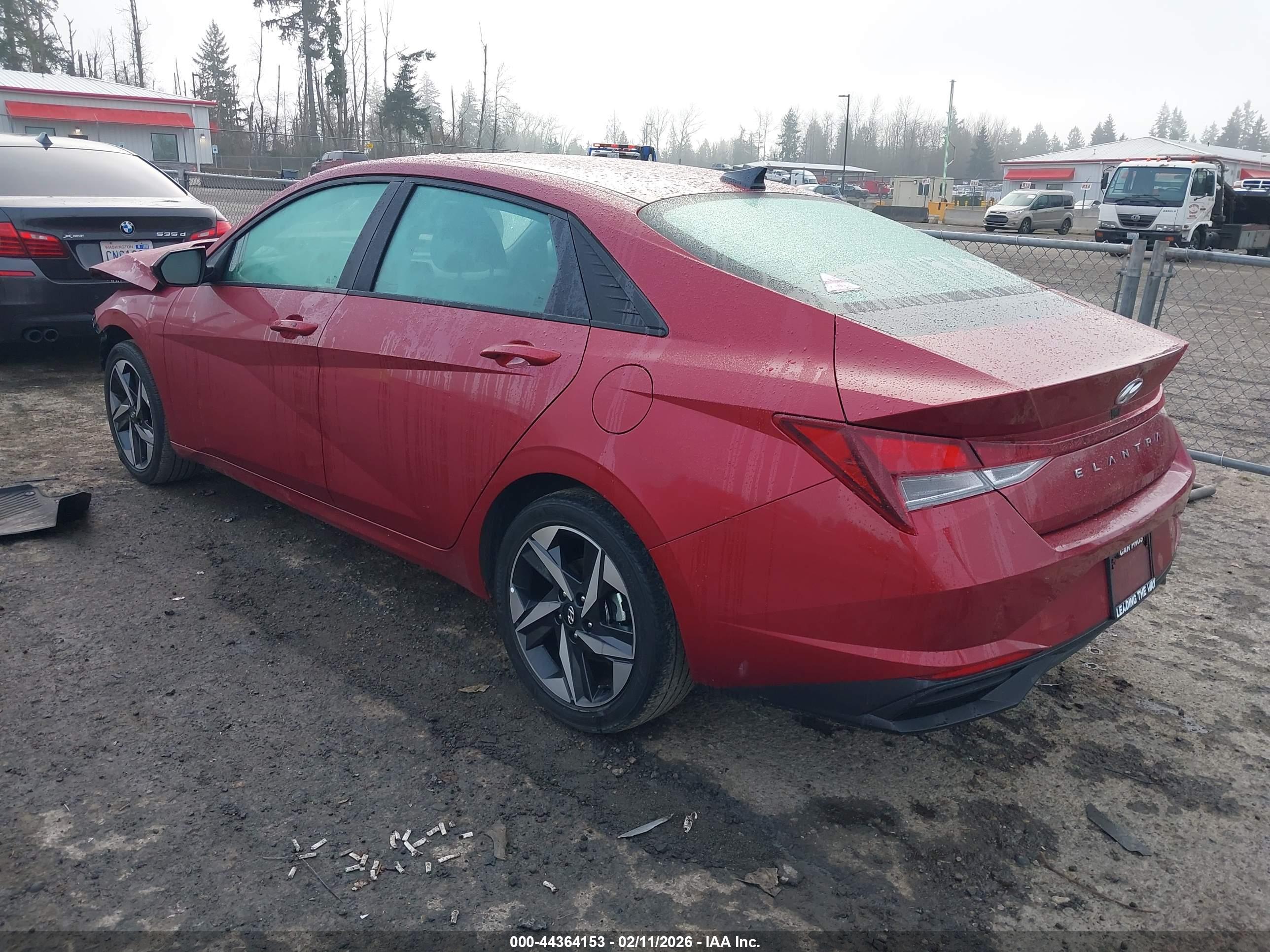 HYUNDAI ELANTRA image 3