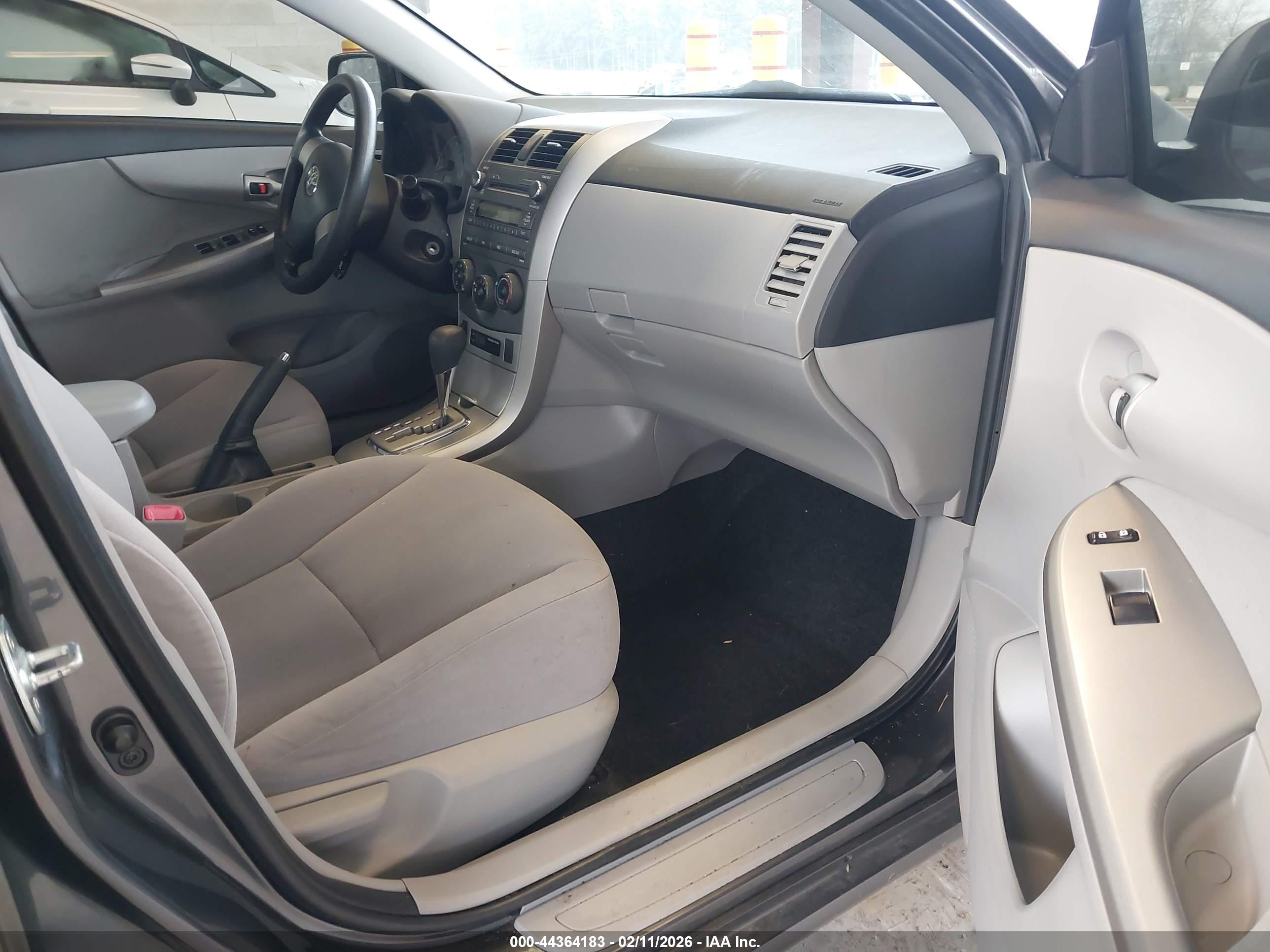 TOYOTA COROLLA image 5