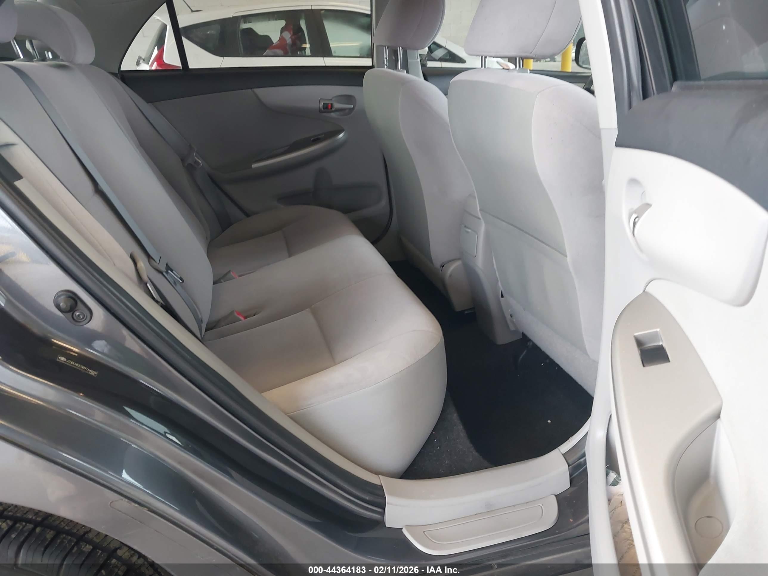 TOYOTA COROLLA image 8