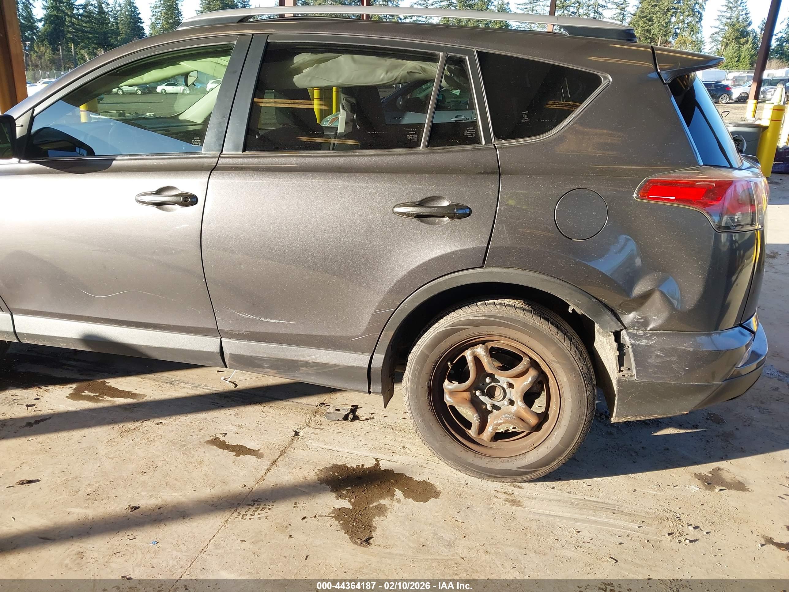 TOYOTA RAV4 image 6
