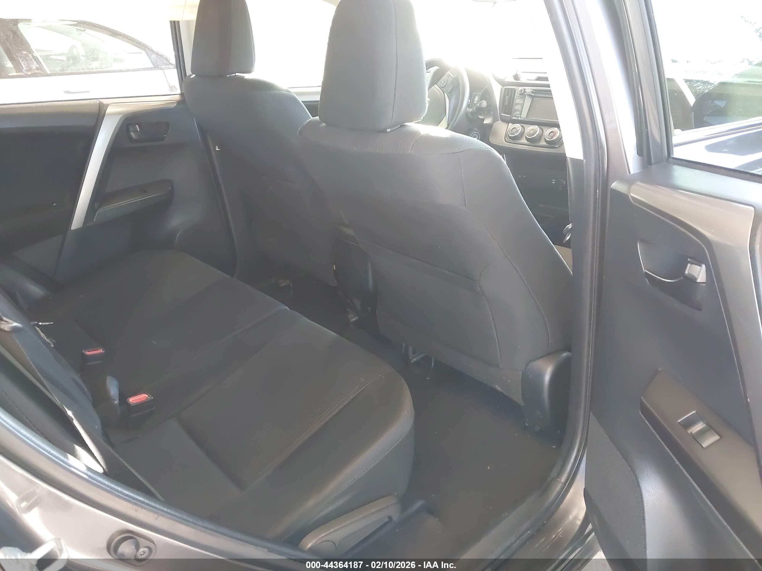 TOYOTA RAV4 image 8