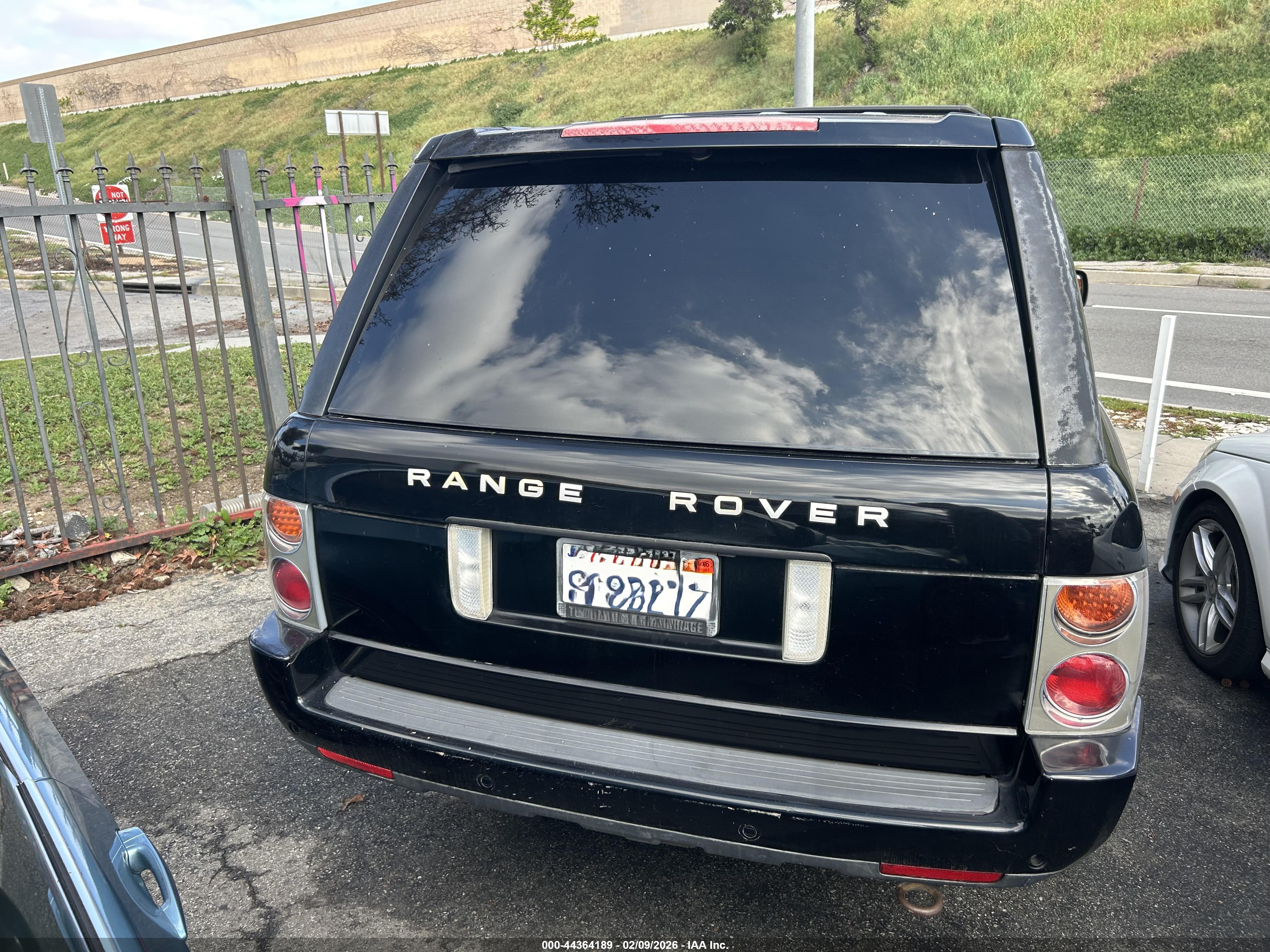 LAND ROVER image 6