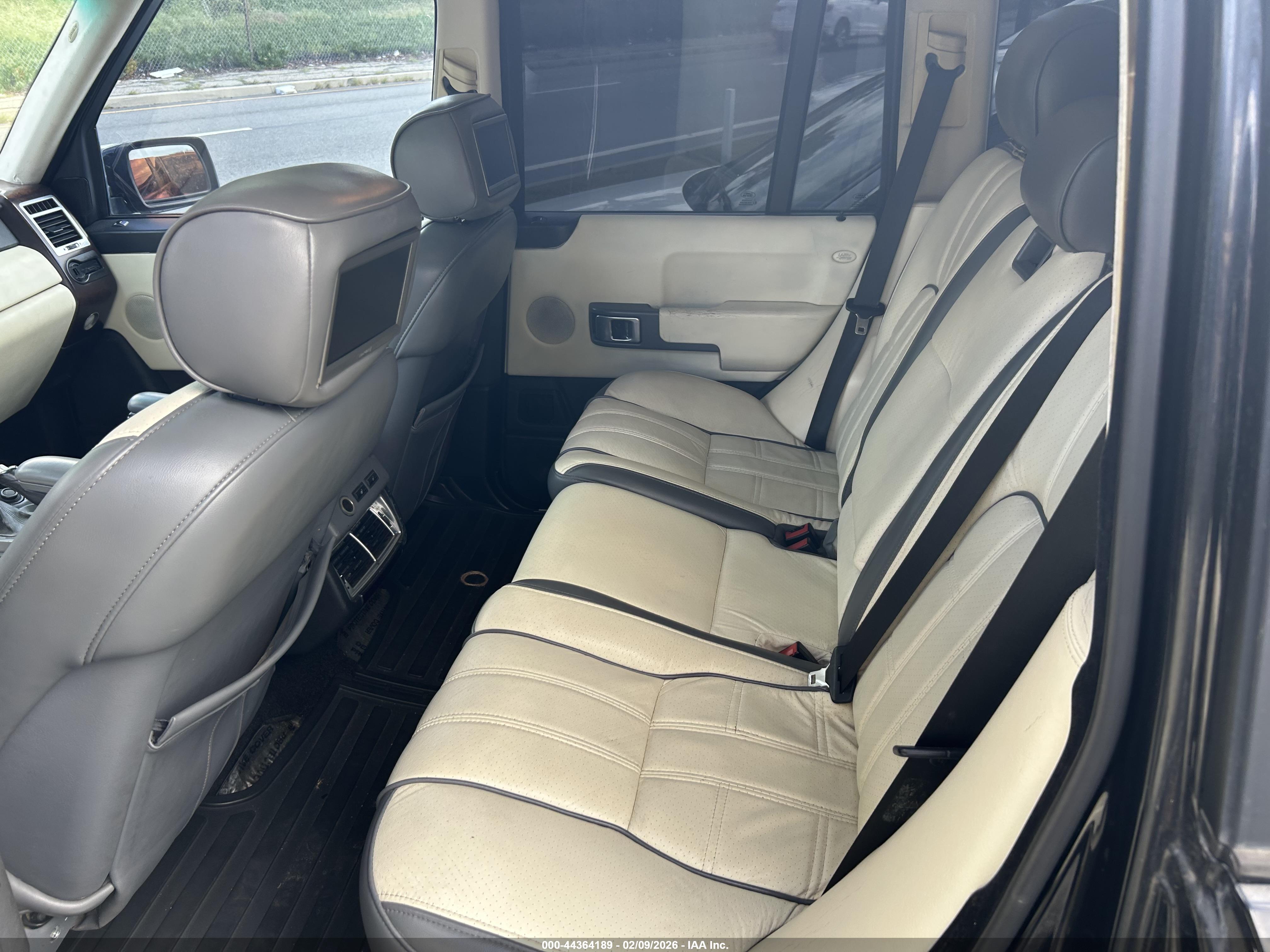 LAND ROVER image 8