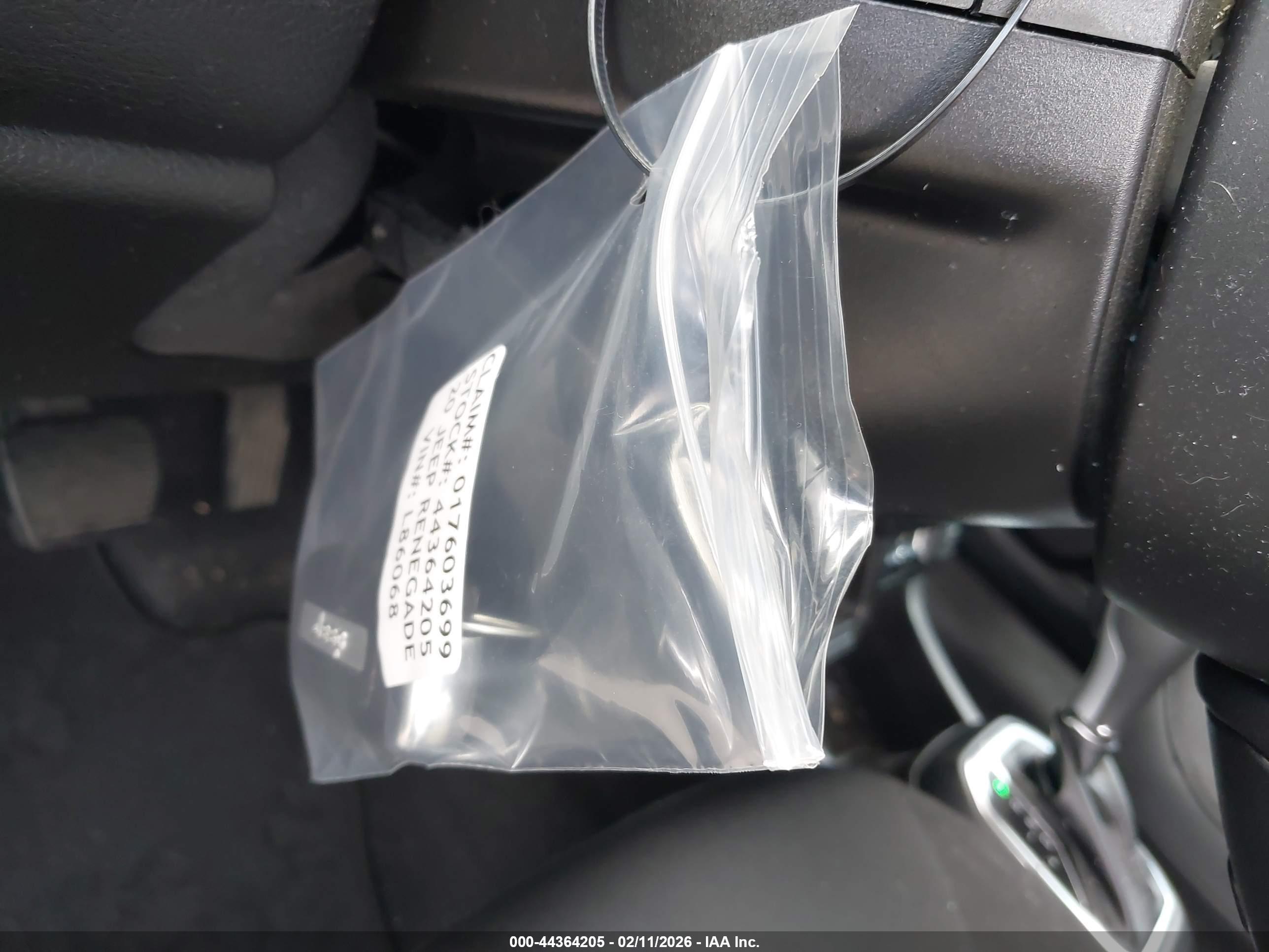 JEEP RENEGADE image 11