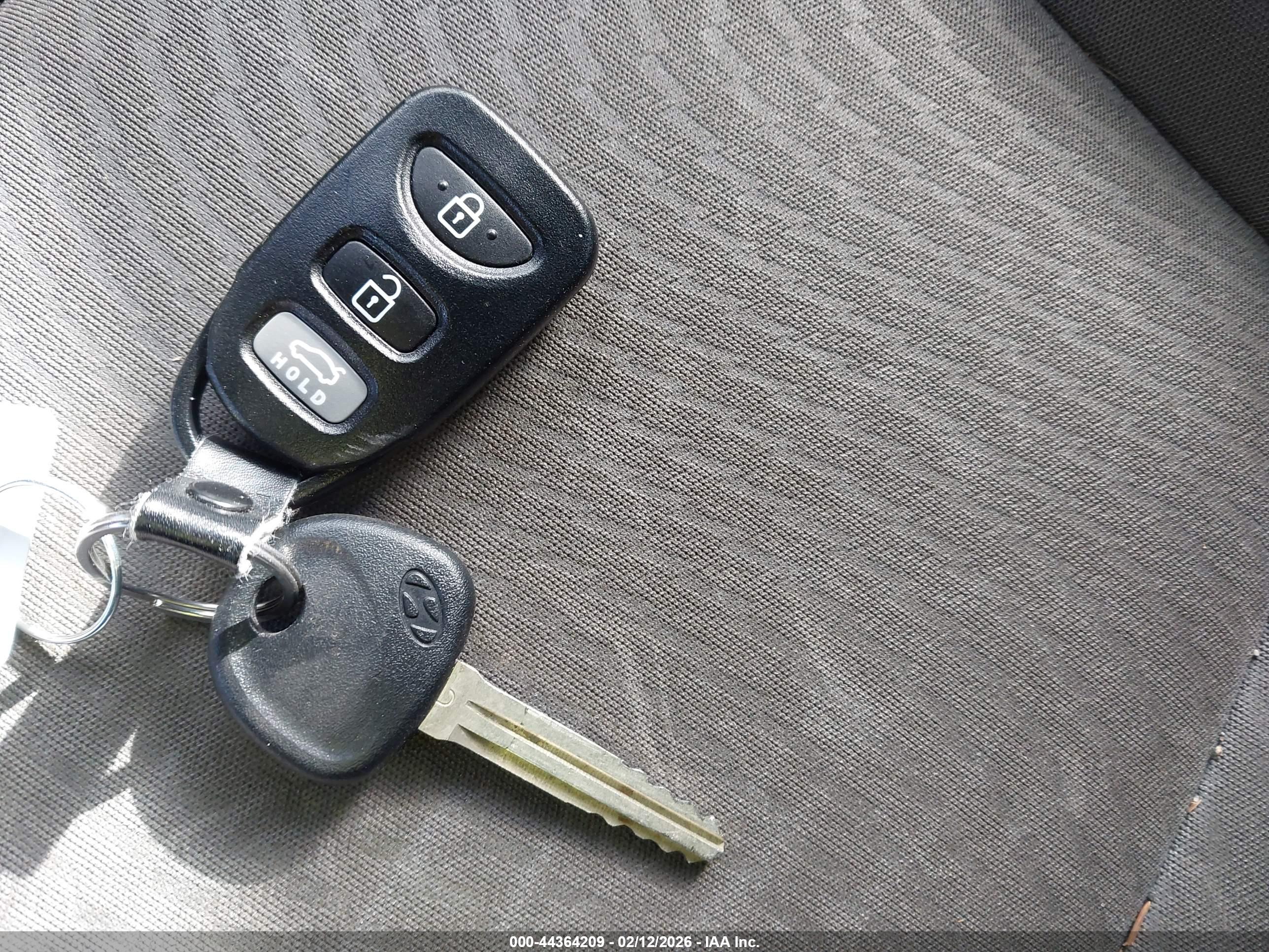 HYUNDAI ELANTRA image 11