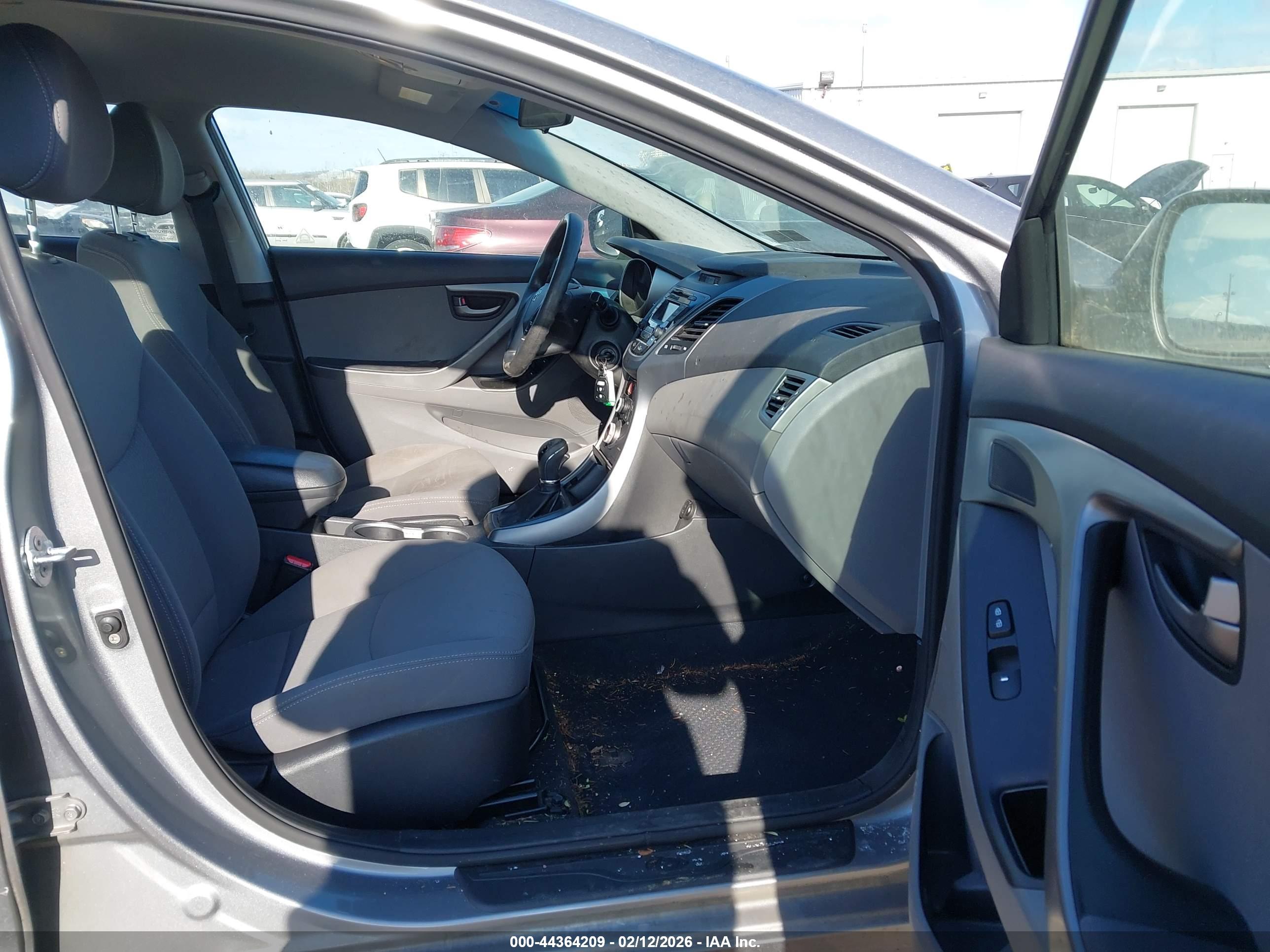 HYUNDAI ELANTRA image 5