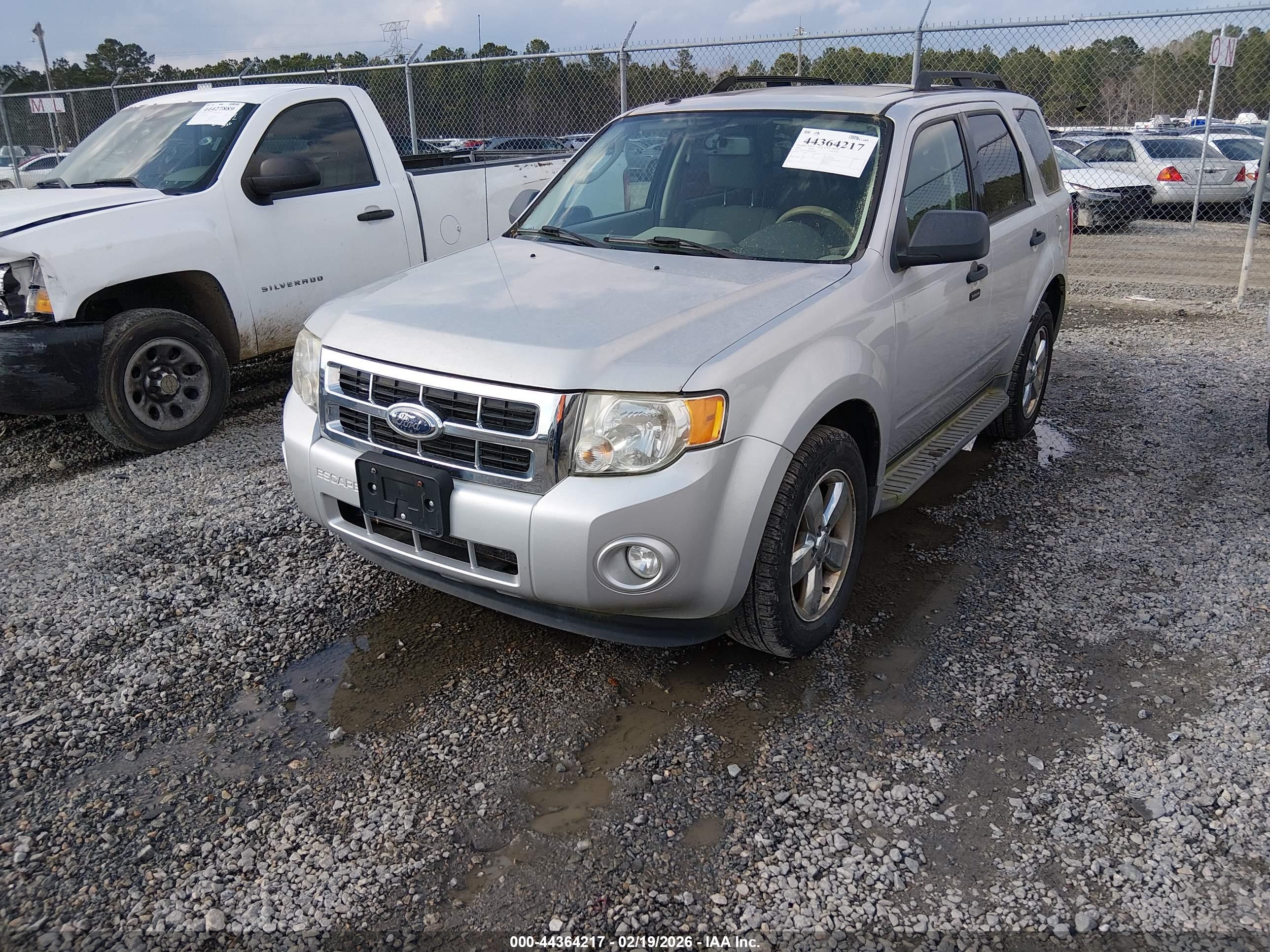 FORD ESCAPE image 2