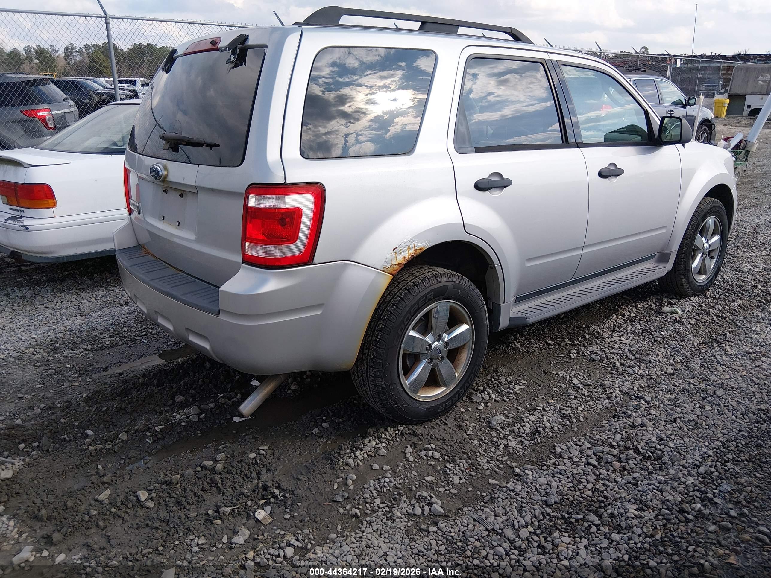 FORD ESCAPE image 4