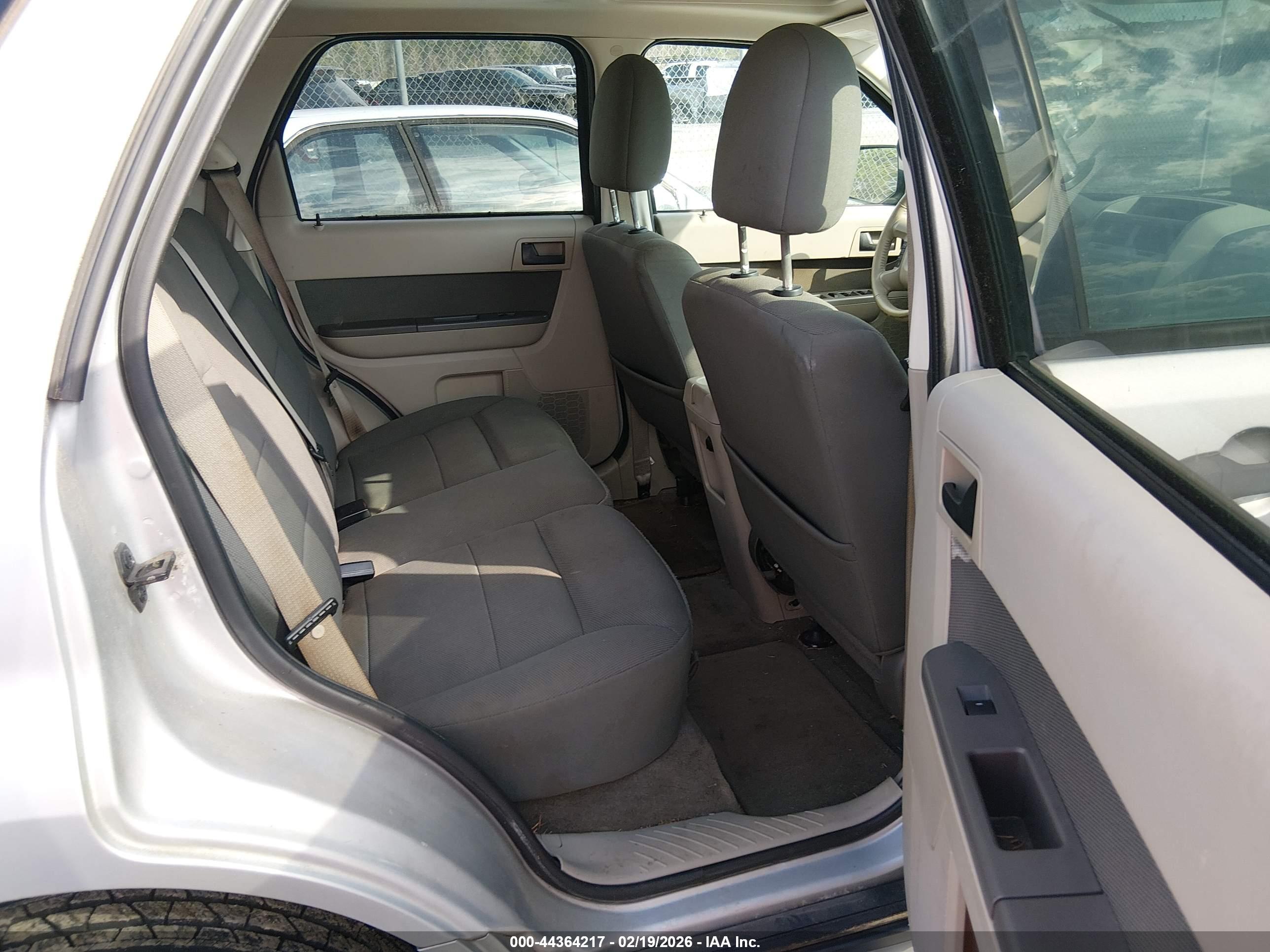 FORD ESCAPE image 8