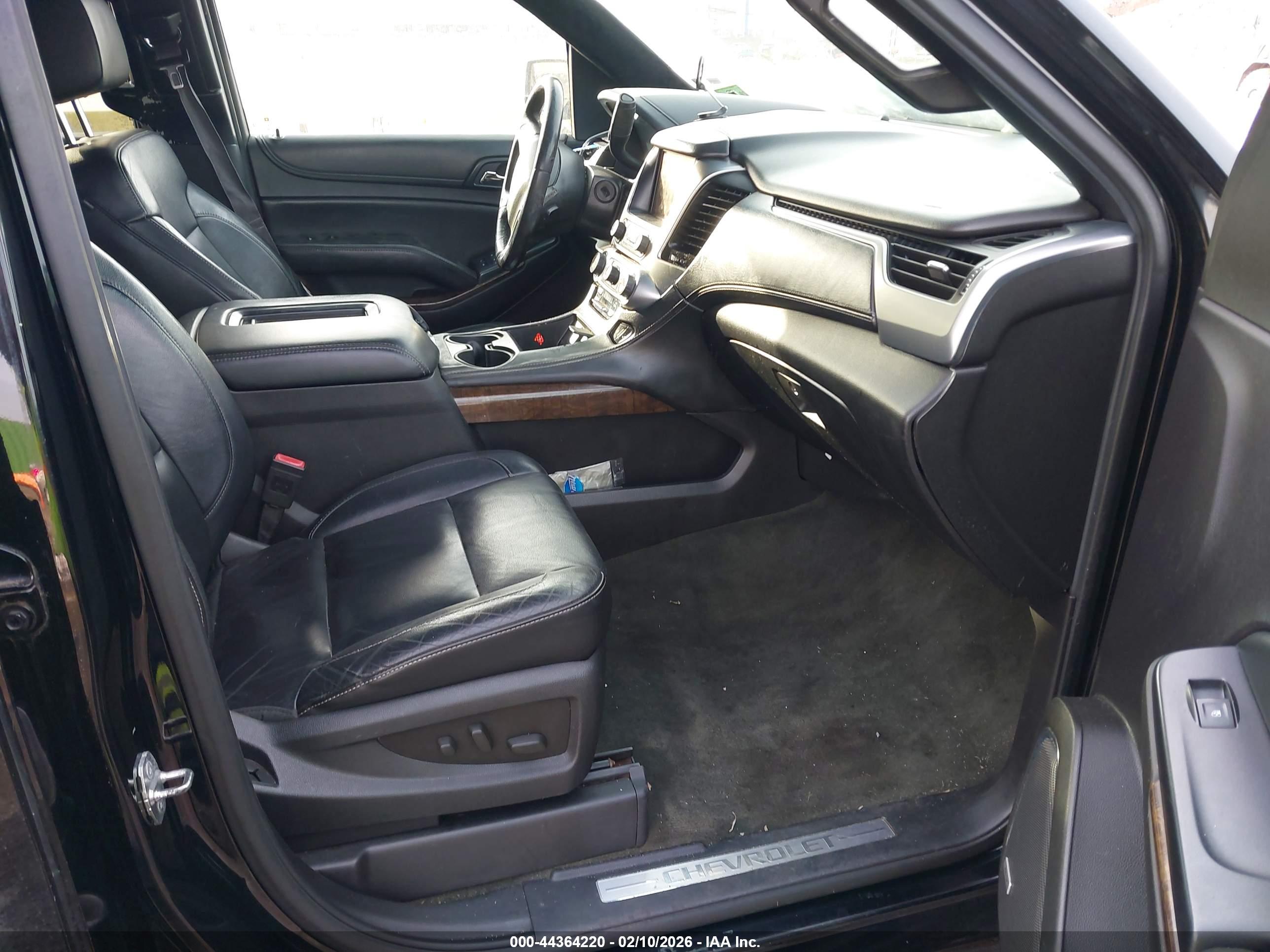 CHEVROLET SUBURBAN image 5