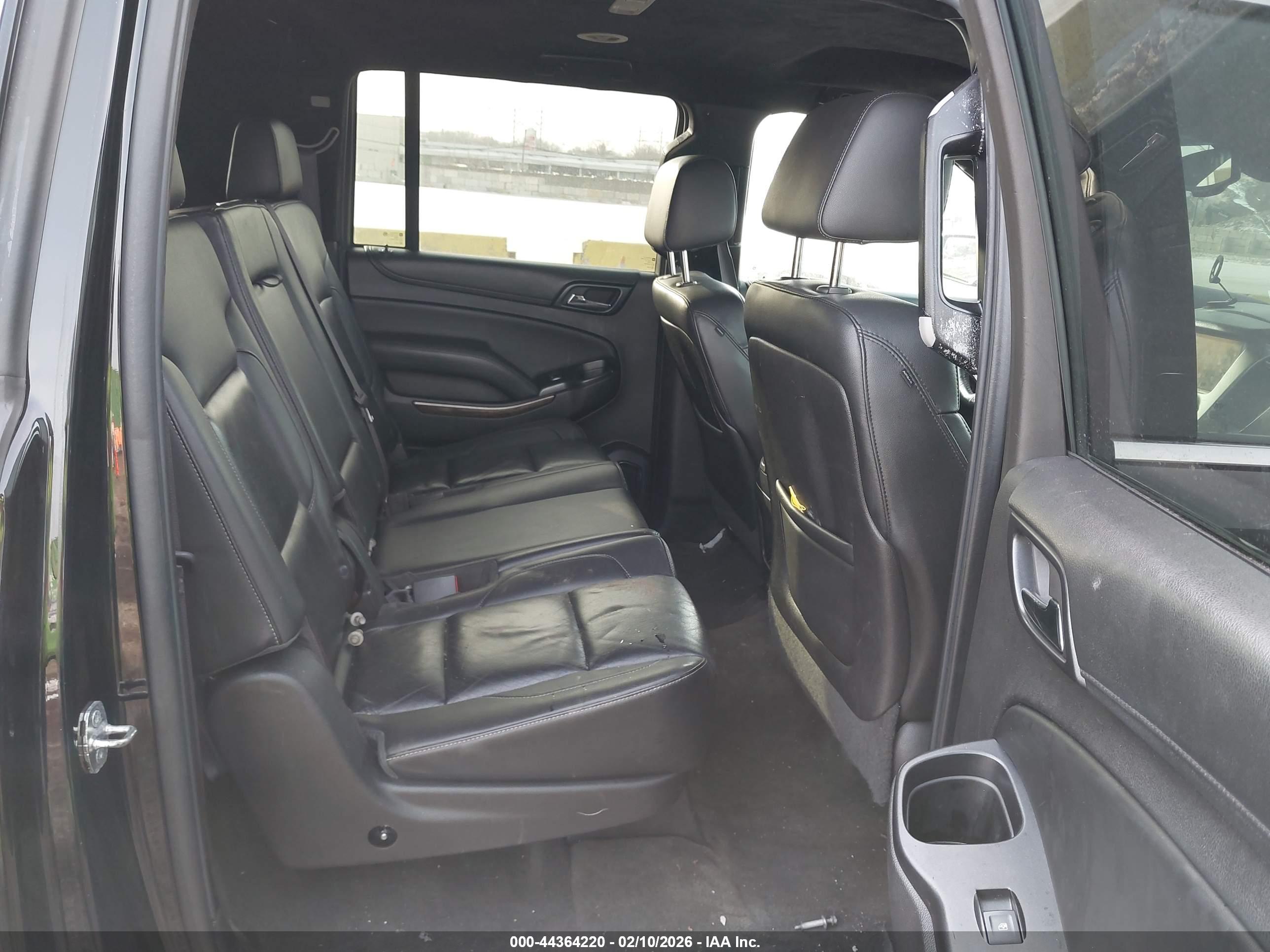 CHEVROLET SUBURBAN image 8