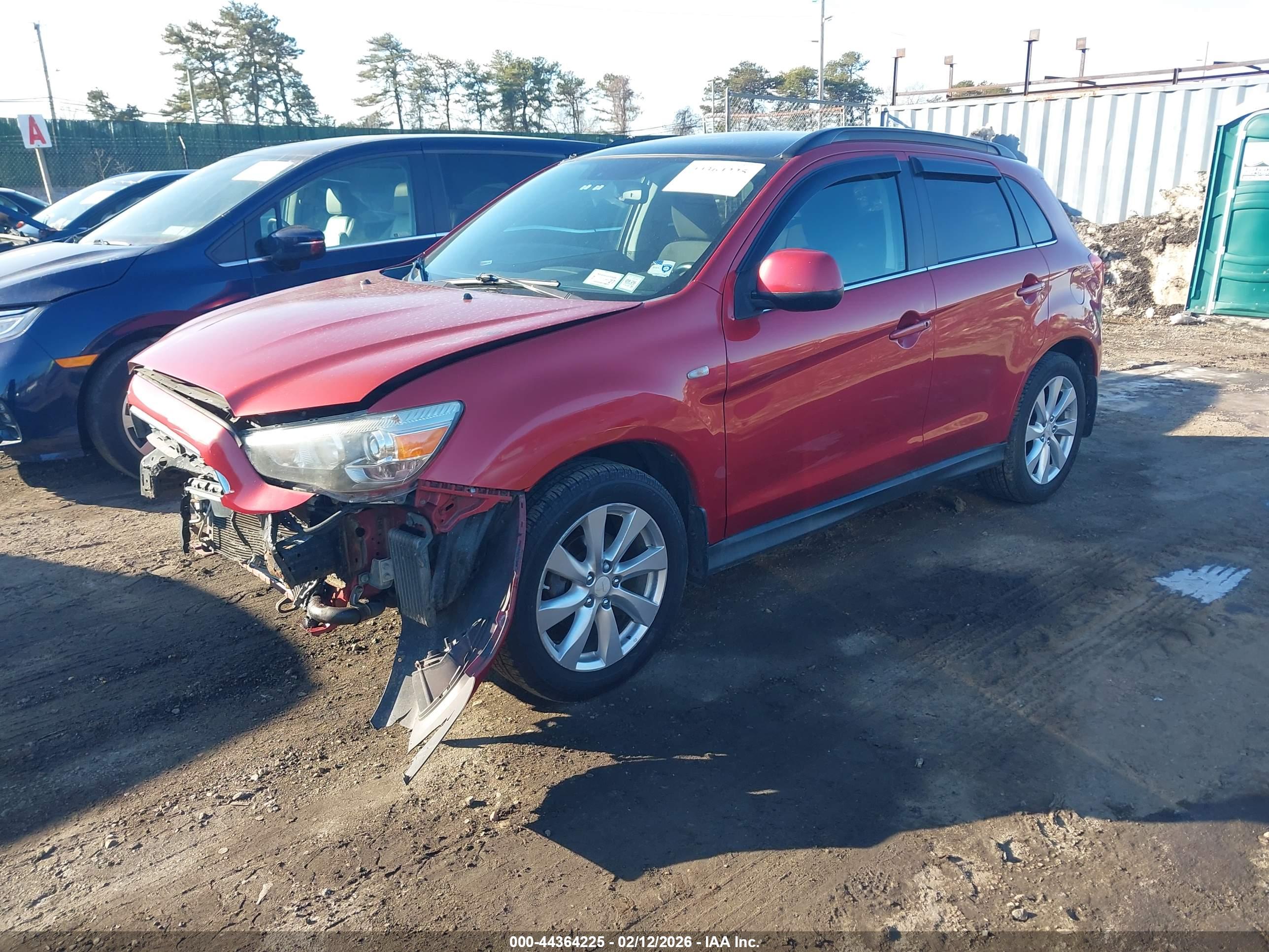 MITSUBISHI OUTLANDER image 2