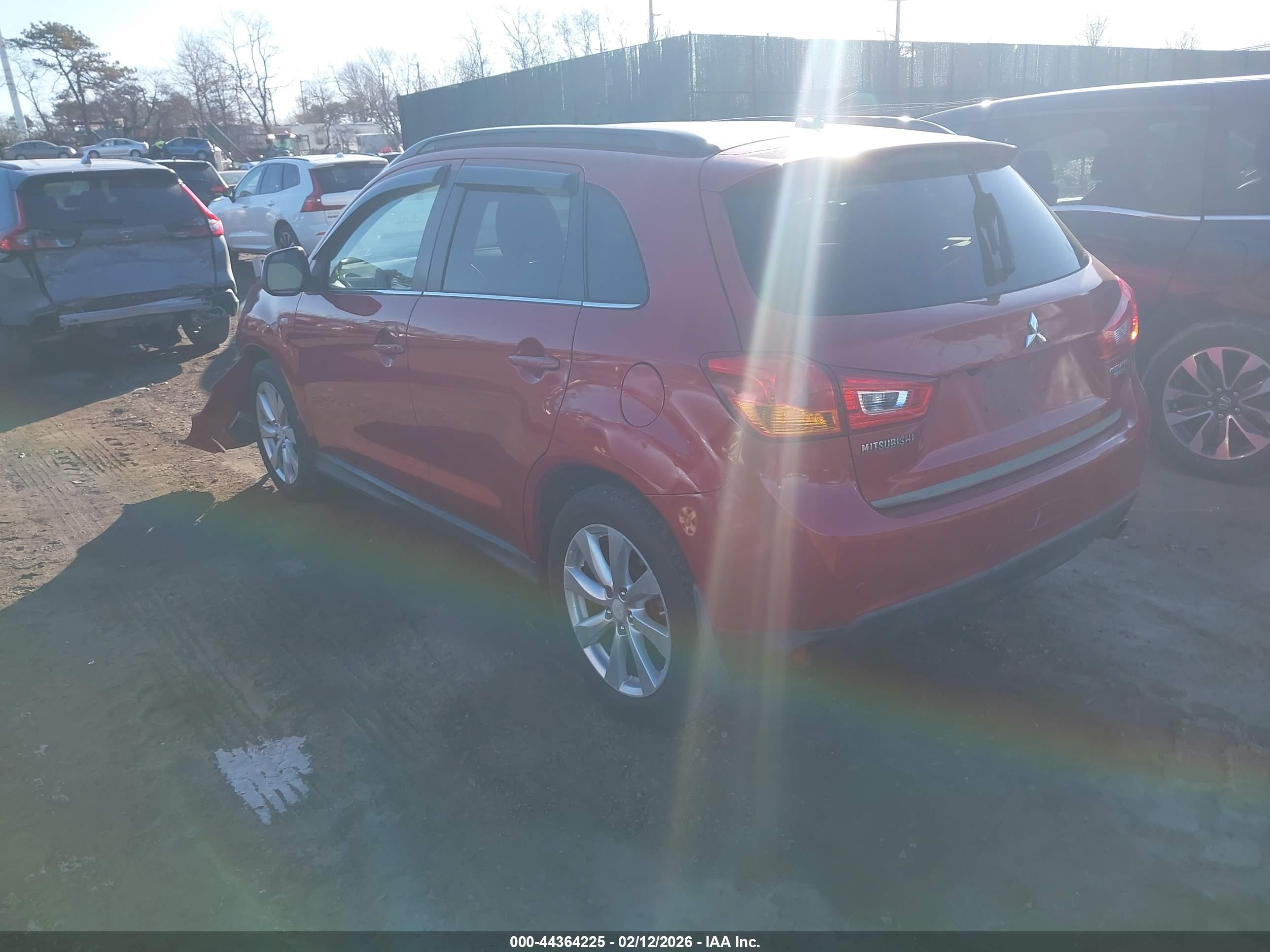 MITSUBISHI OUTLANDER image 3