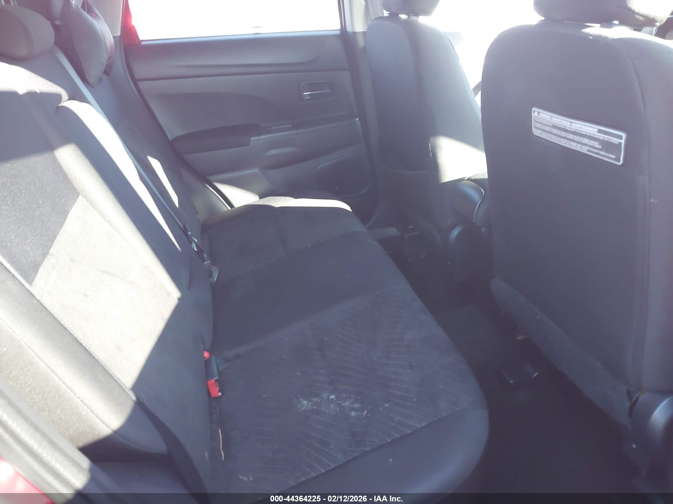 MITSUBISHI OUTLANDER image 8