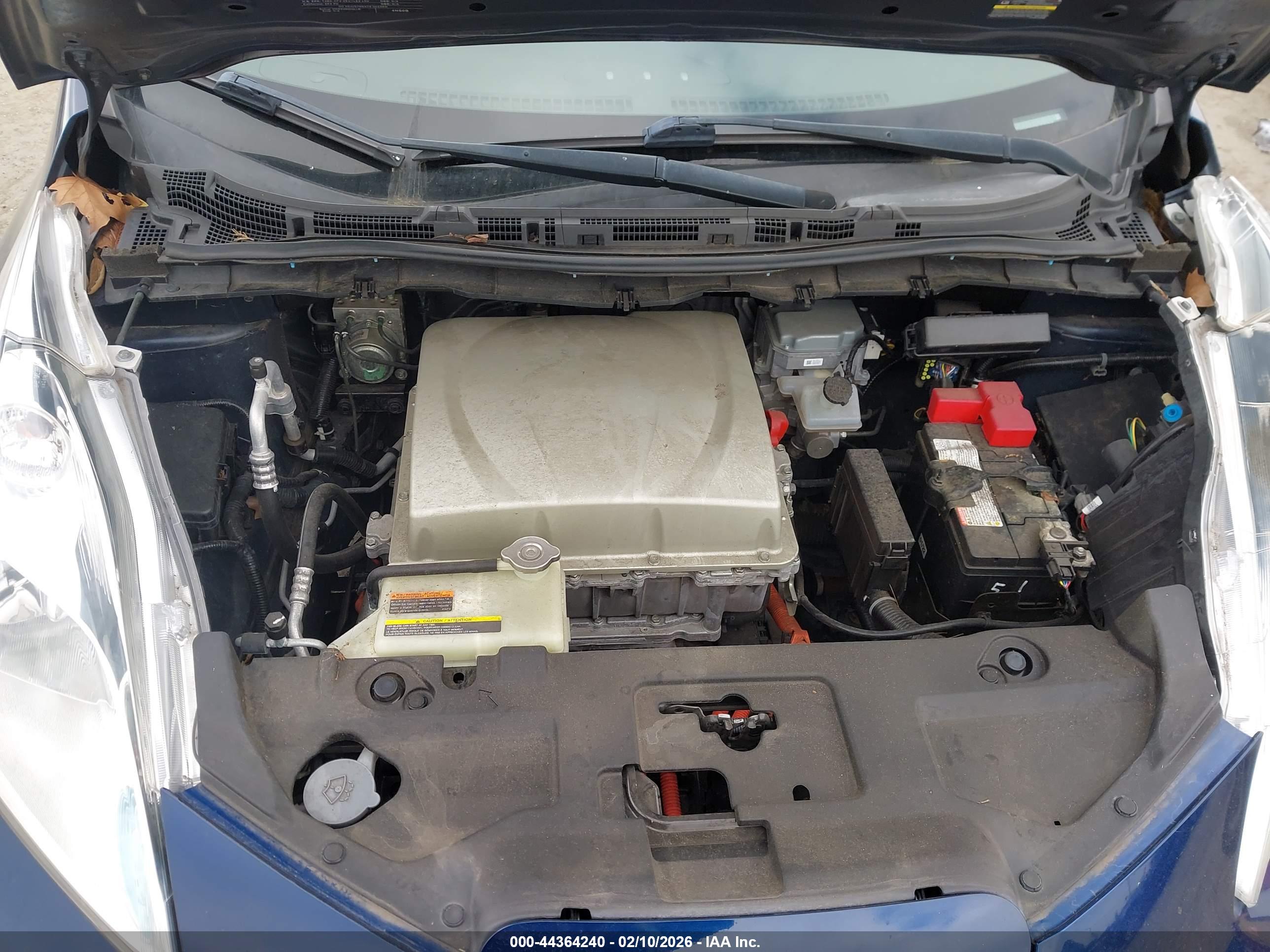 NISSAN LEAF image 10