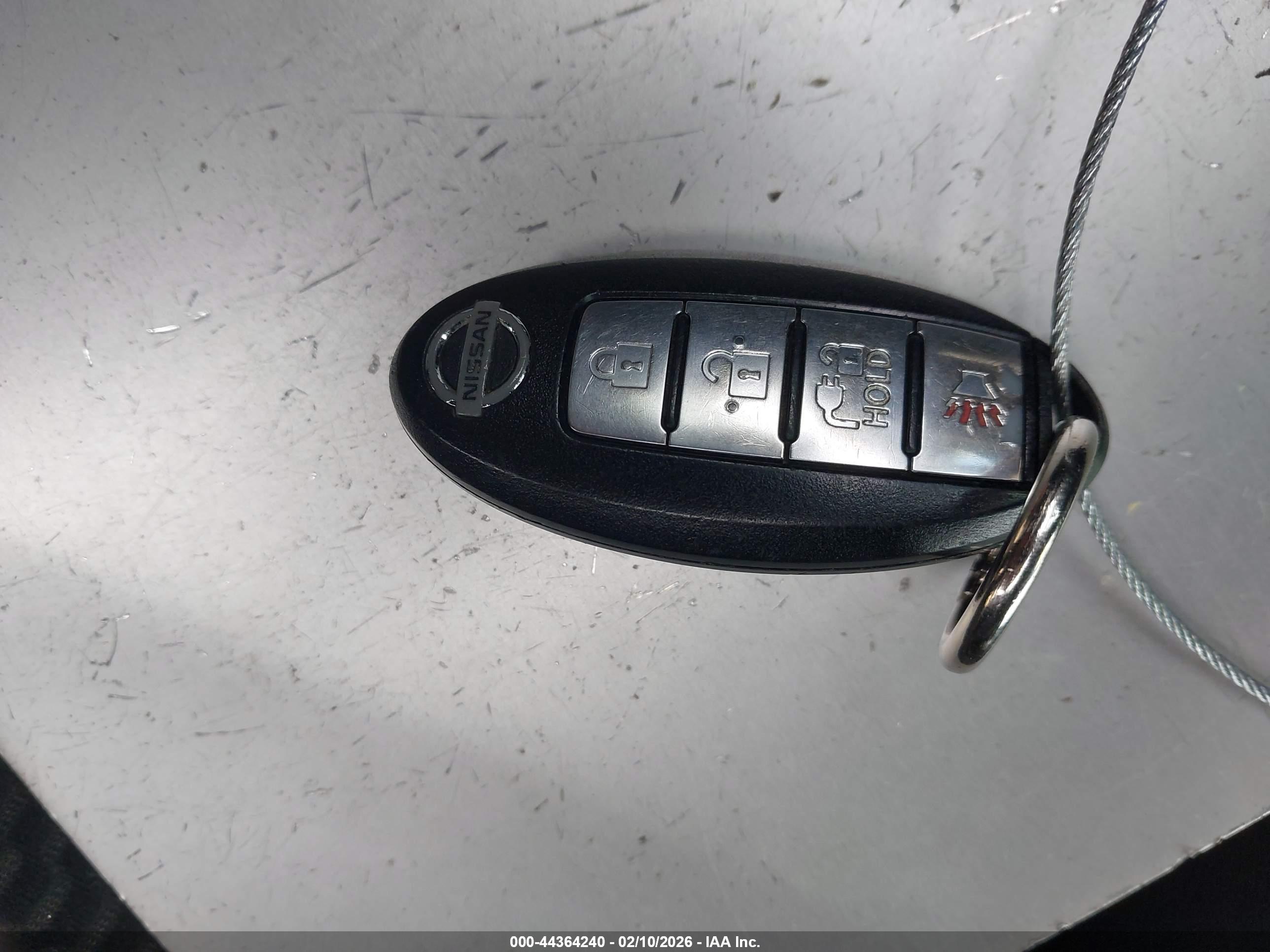 NISSAN LEAF image 11