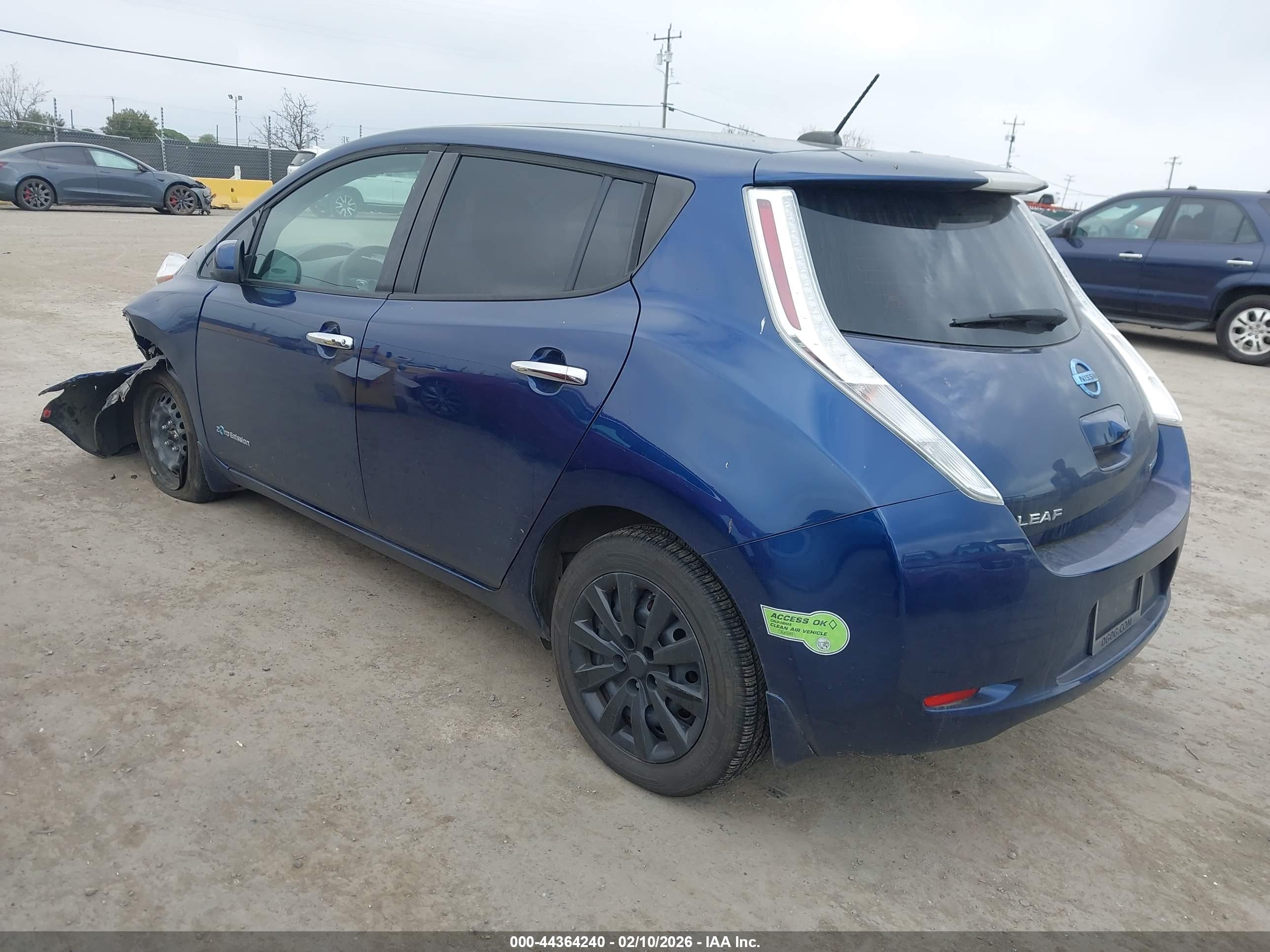 NISSAN LEAF image 3