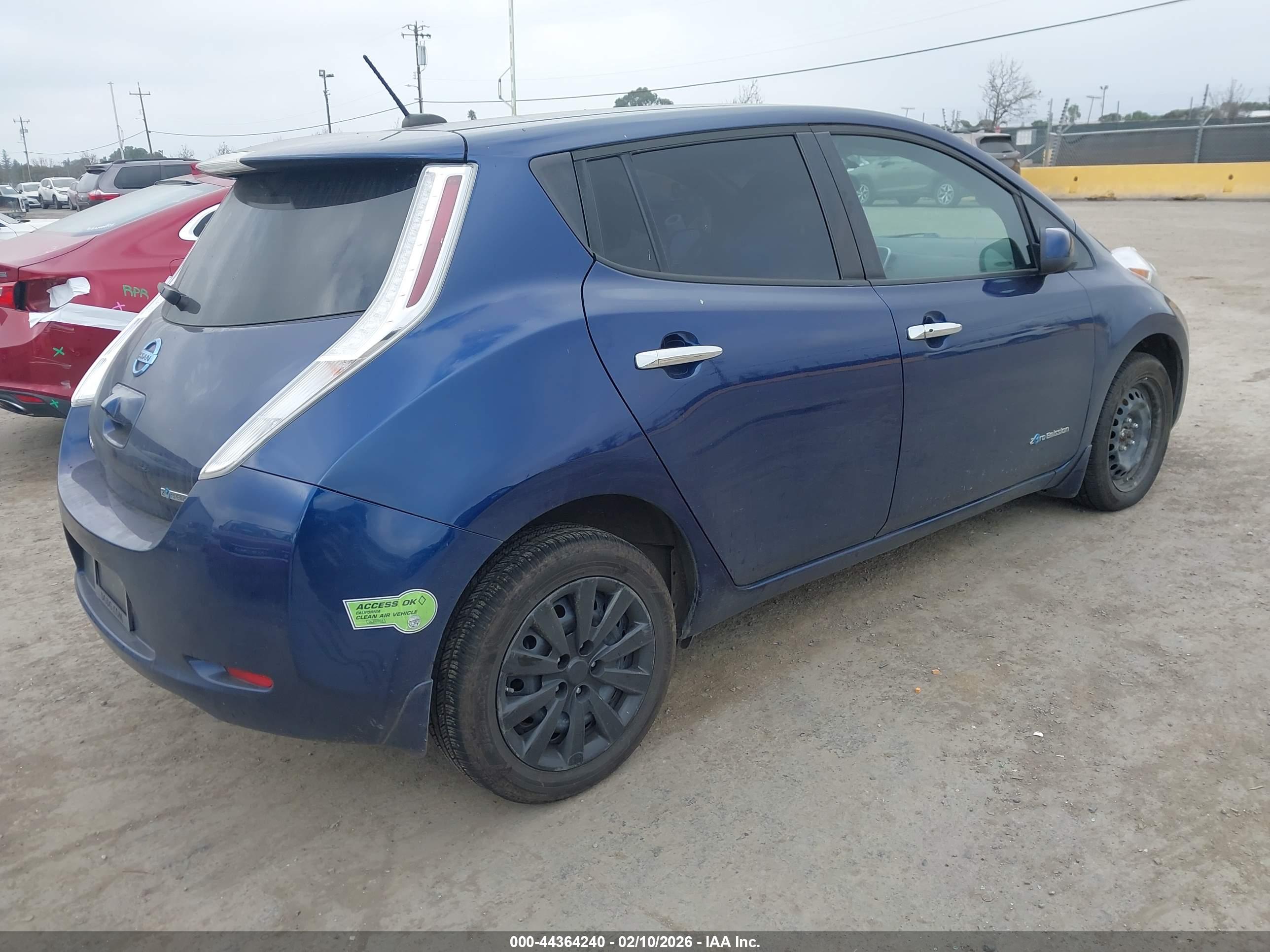 NISSAN LEAF image 4