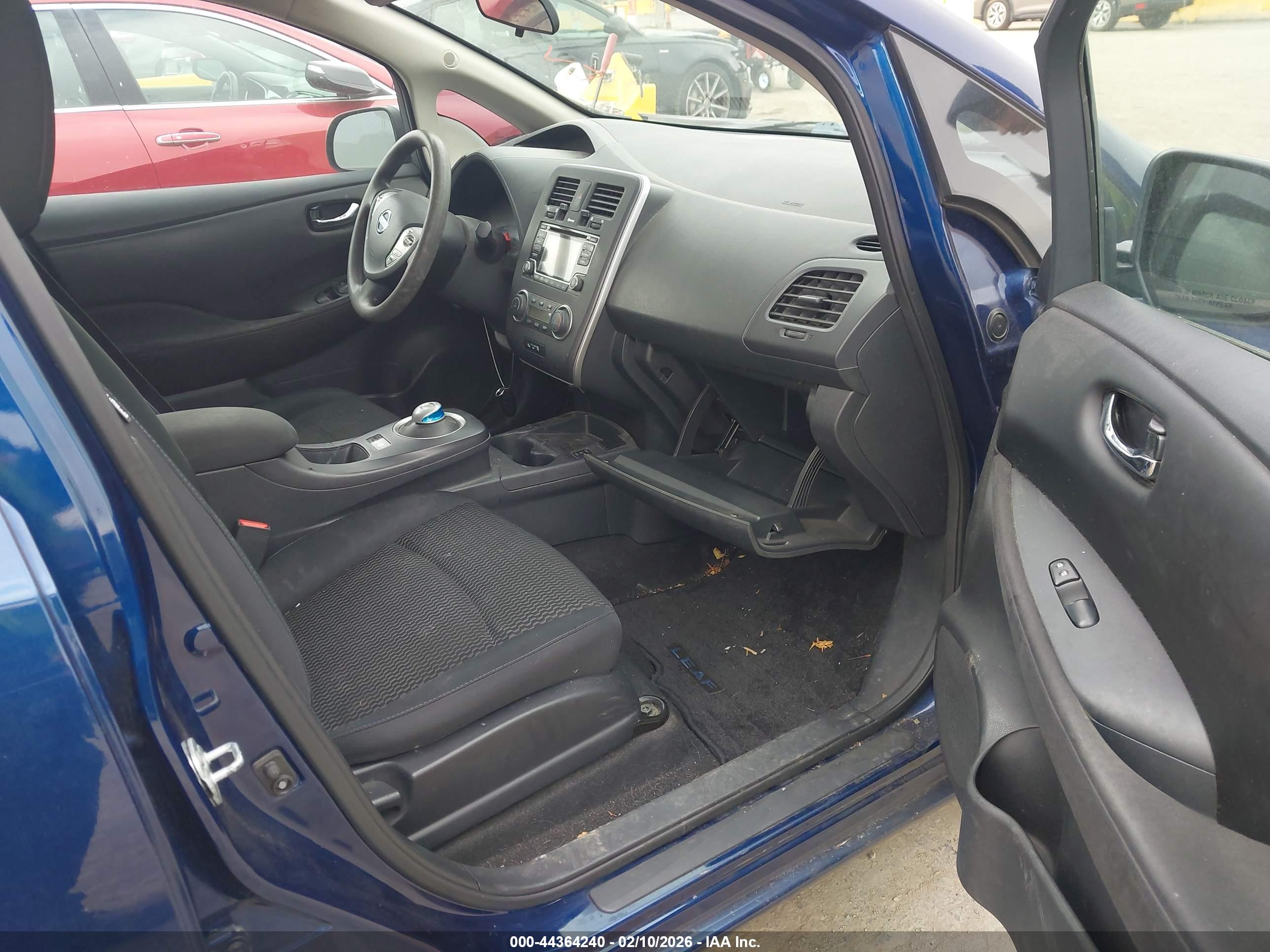 NISSAN LEAF image 5