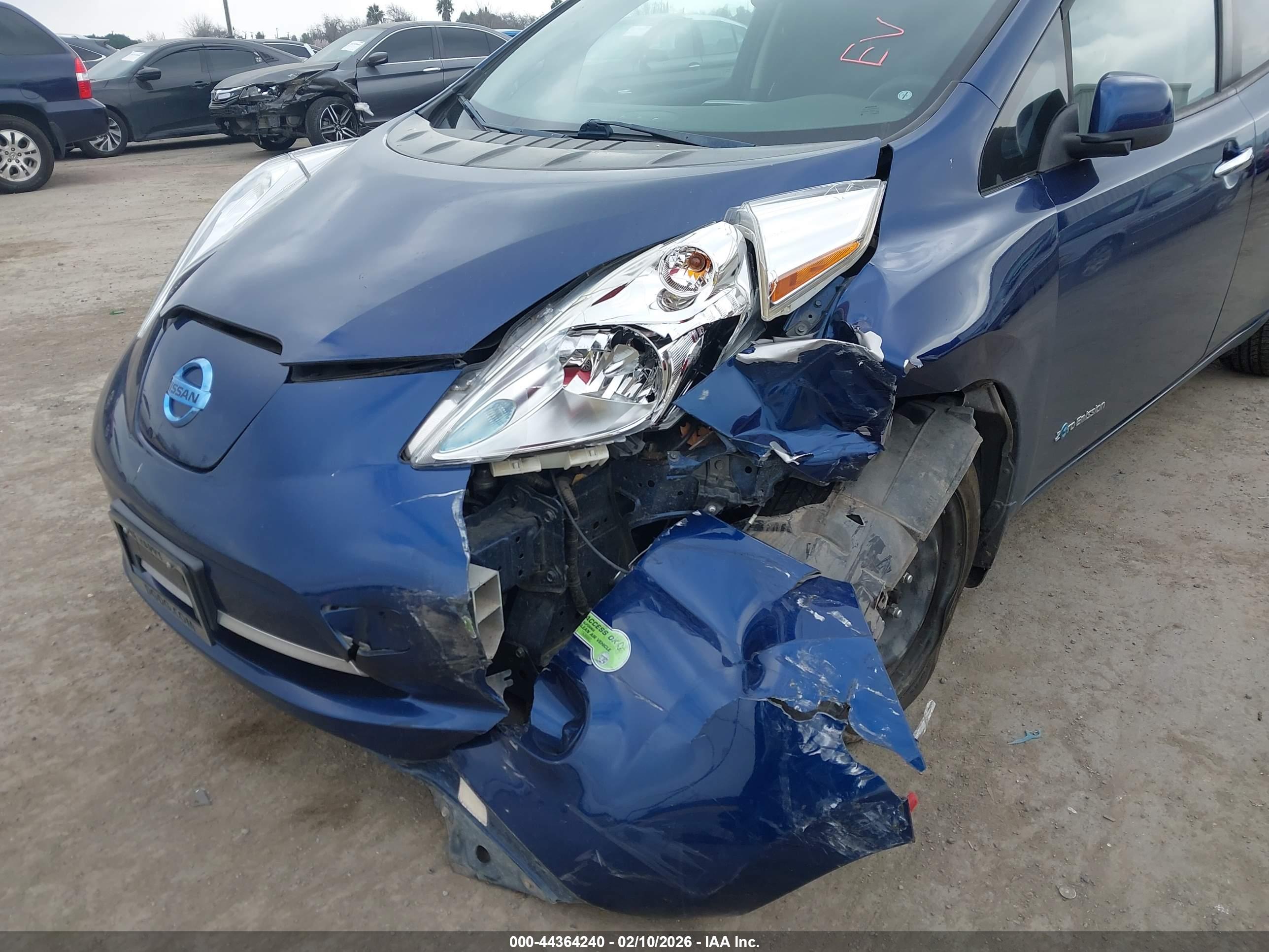NISSAN LEAF image 6