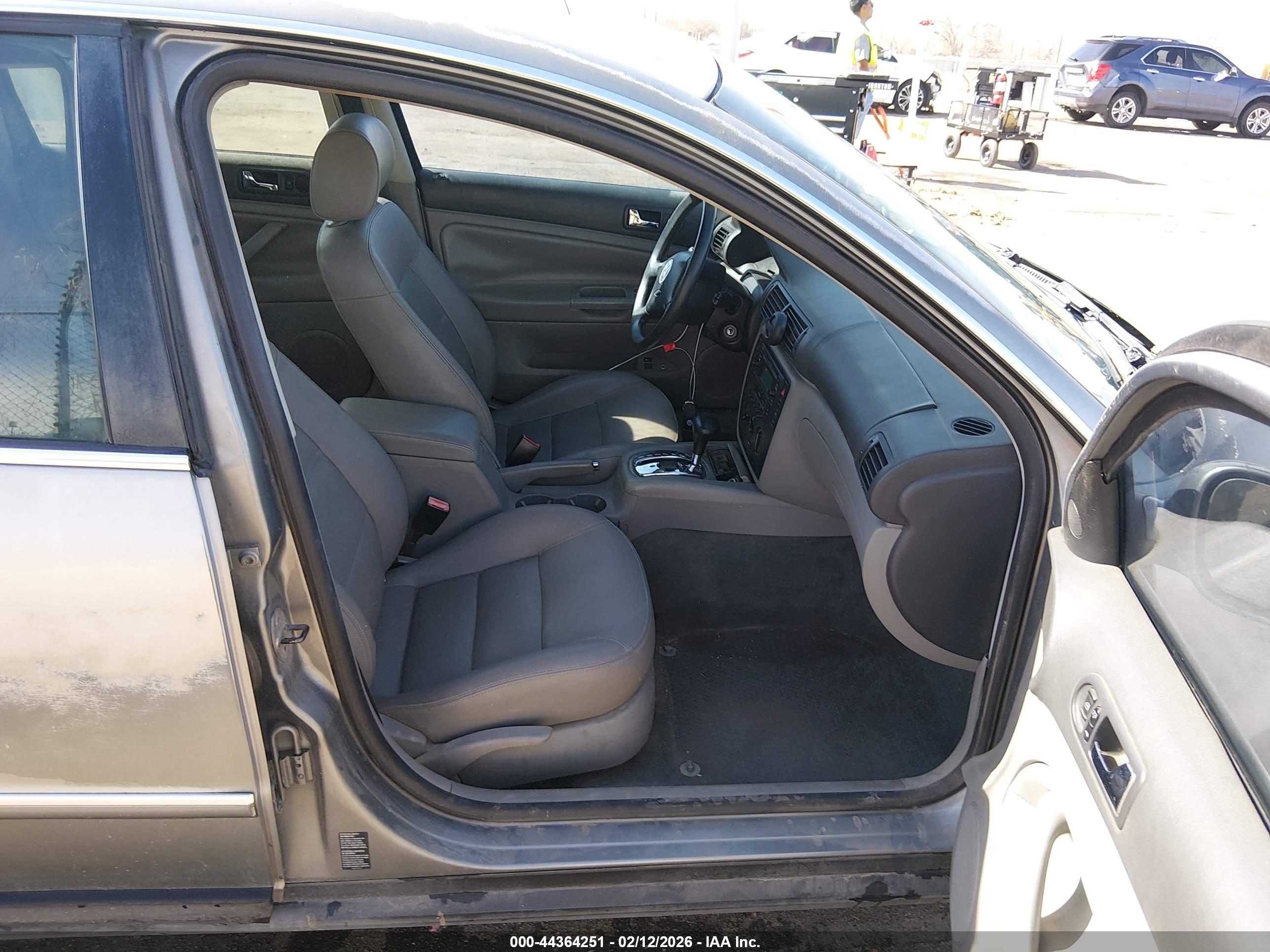 VOLKSWAGEN PASSAT image 5