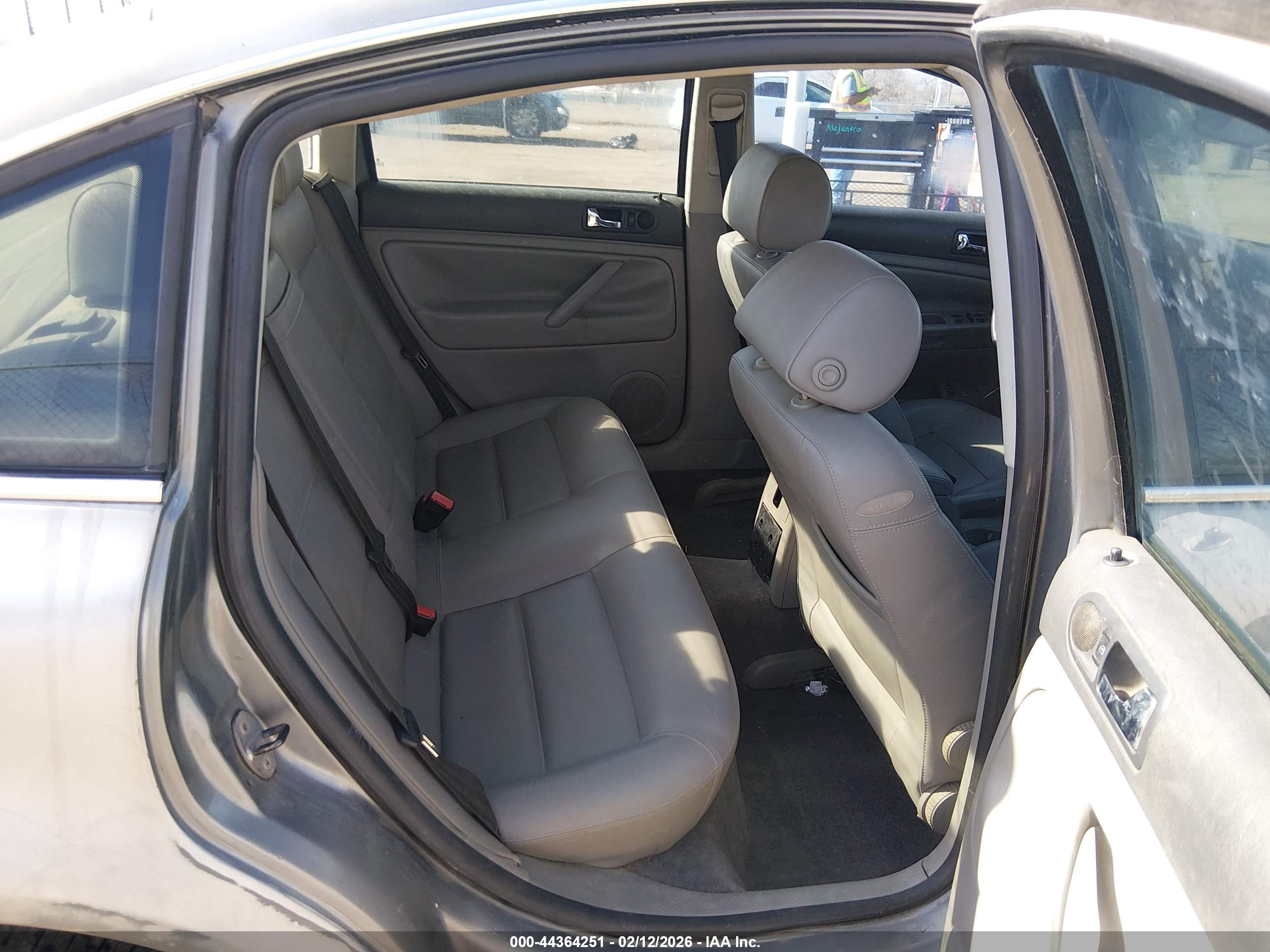VOLKSWAGEN PASSAT image 8