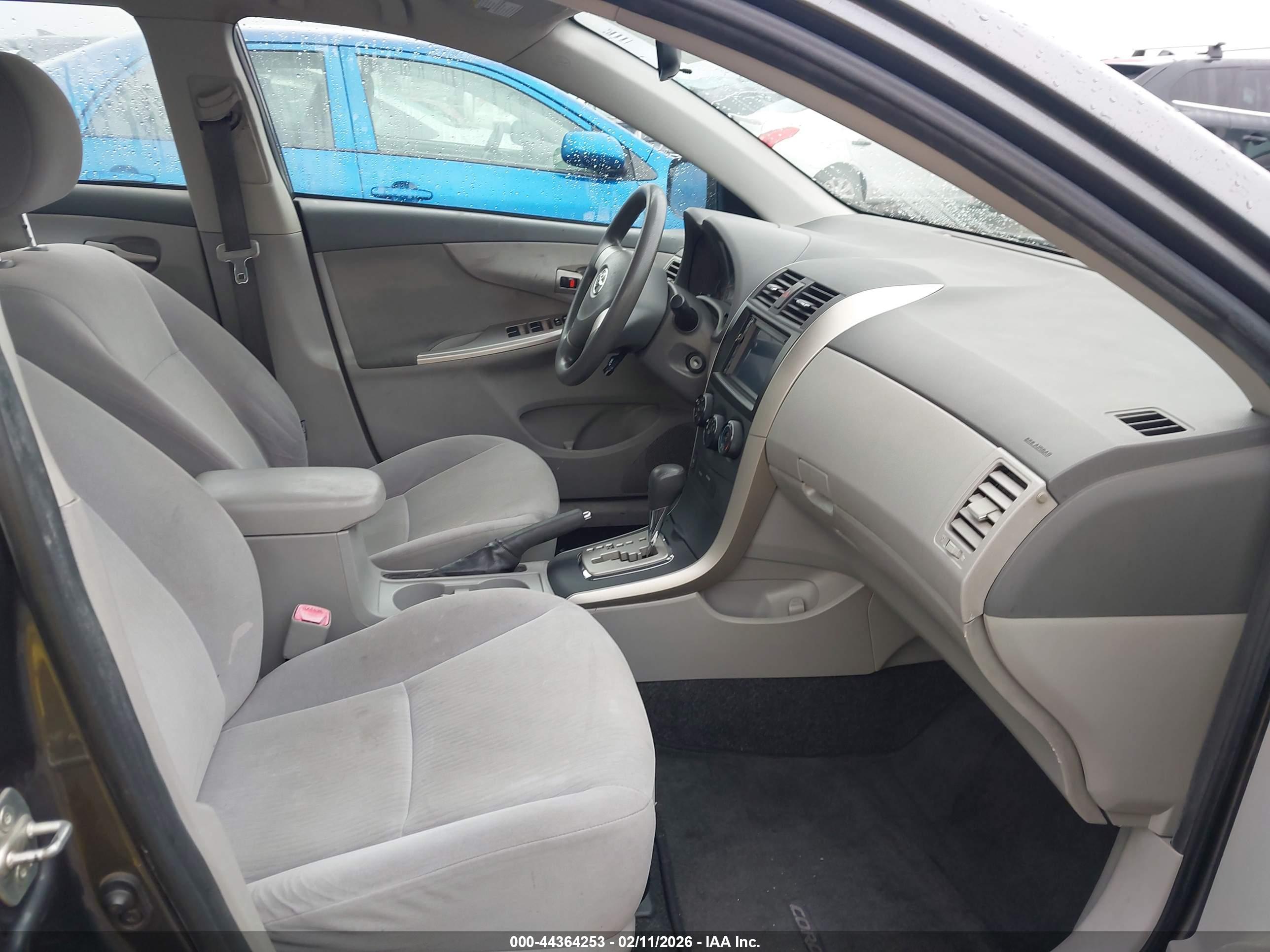 TOYOTA COROLLA image 5