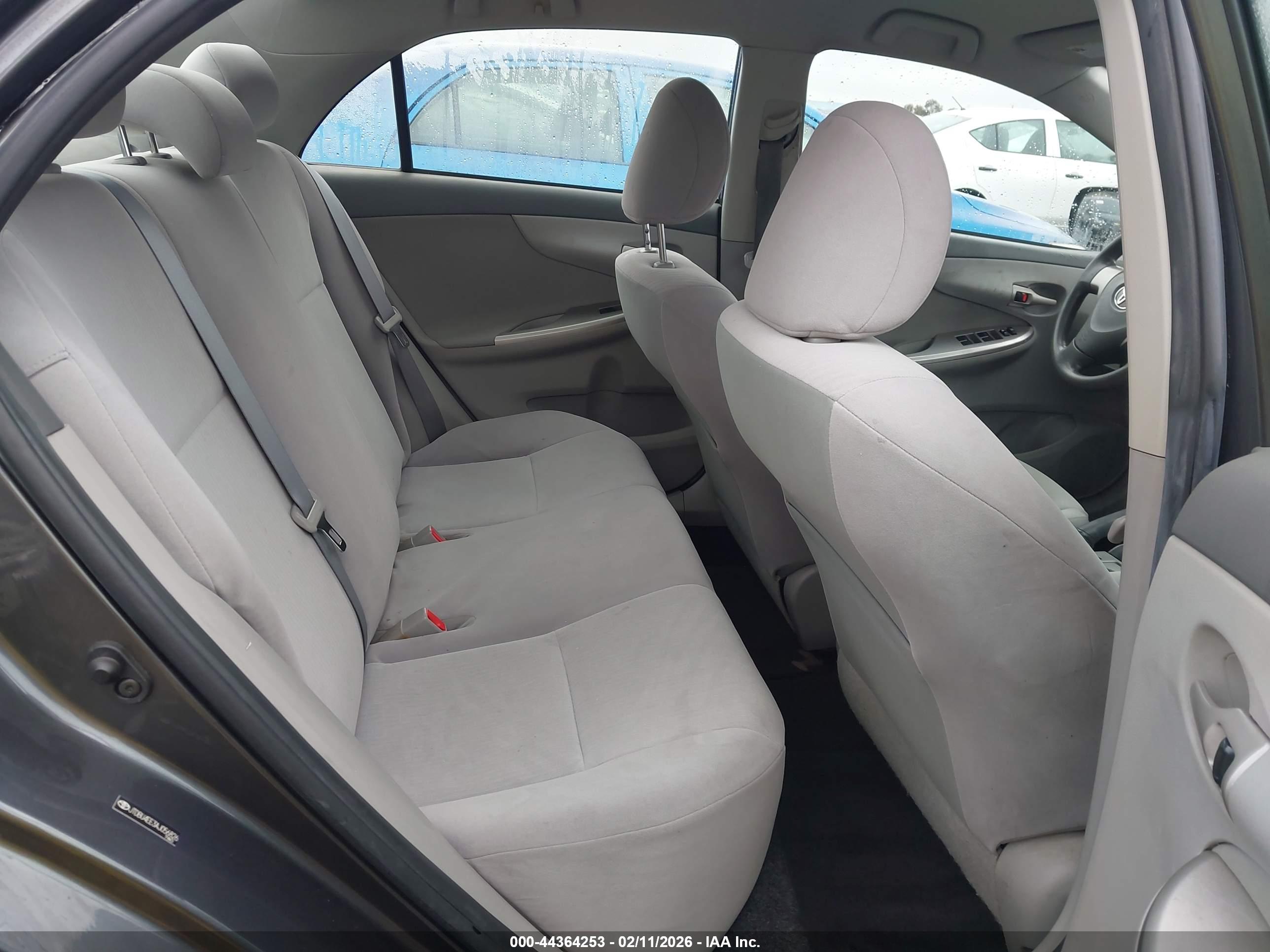TOYOTA COROLLA image 8