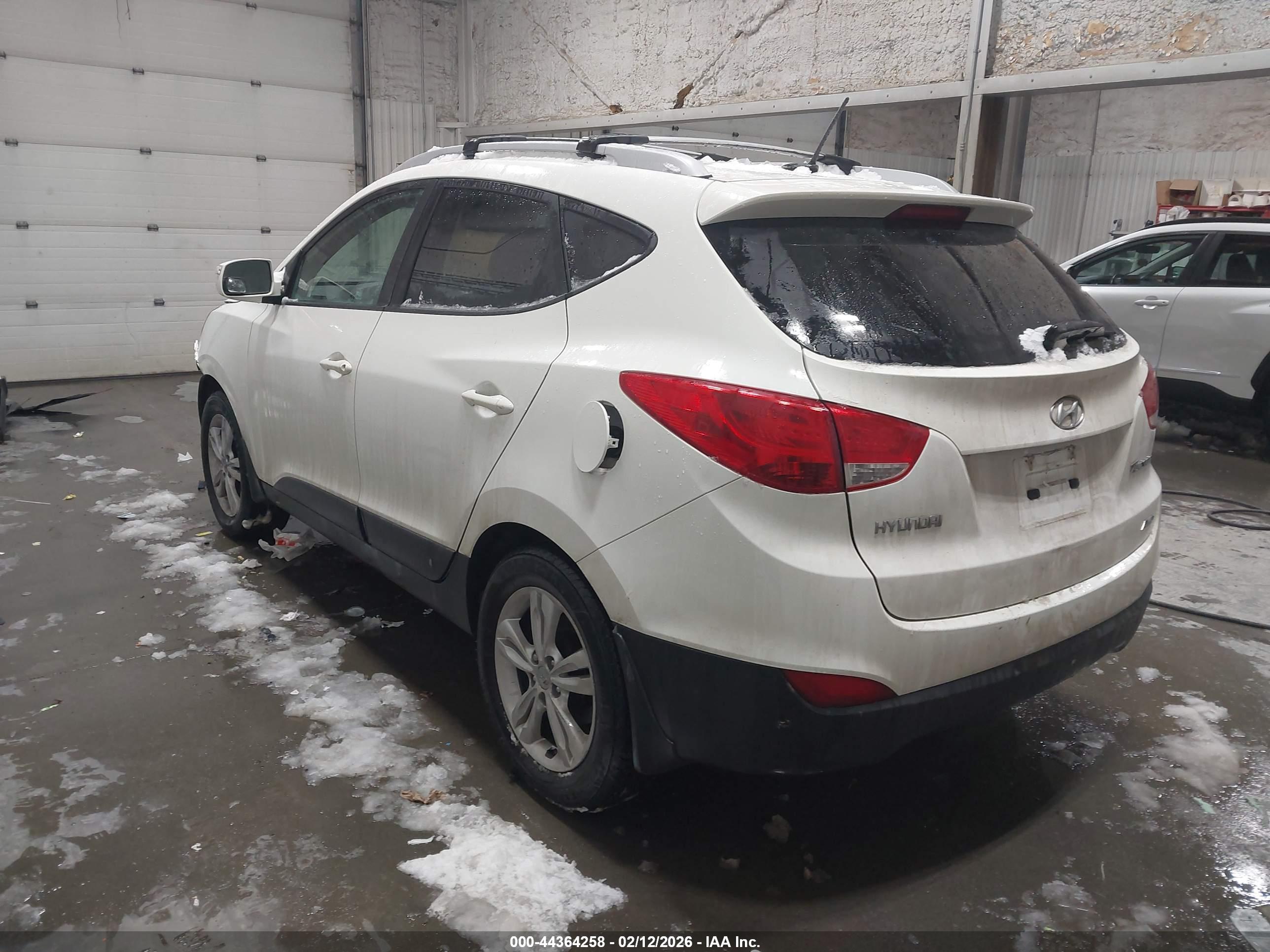 HYUNDAI TUCSON image 3