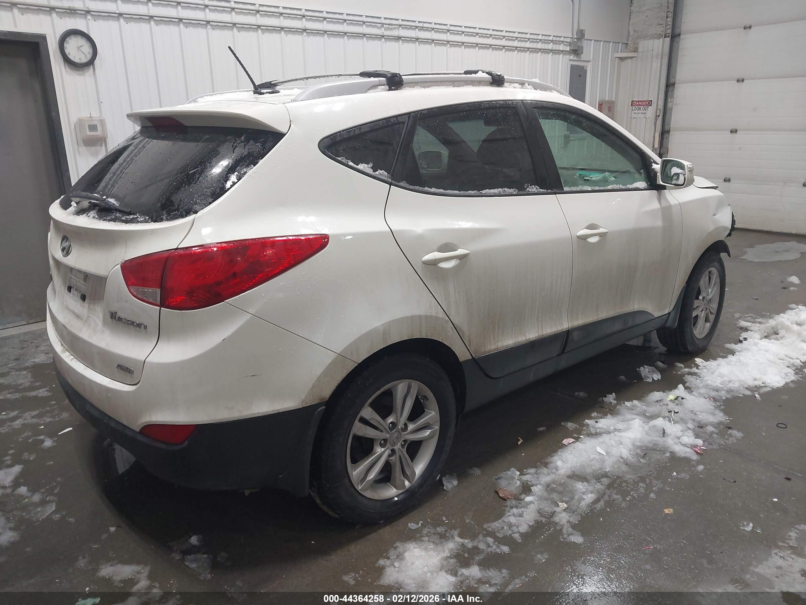HYUNDAI TUCSON image 4