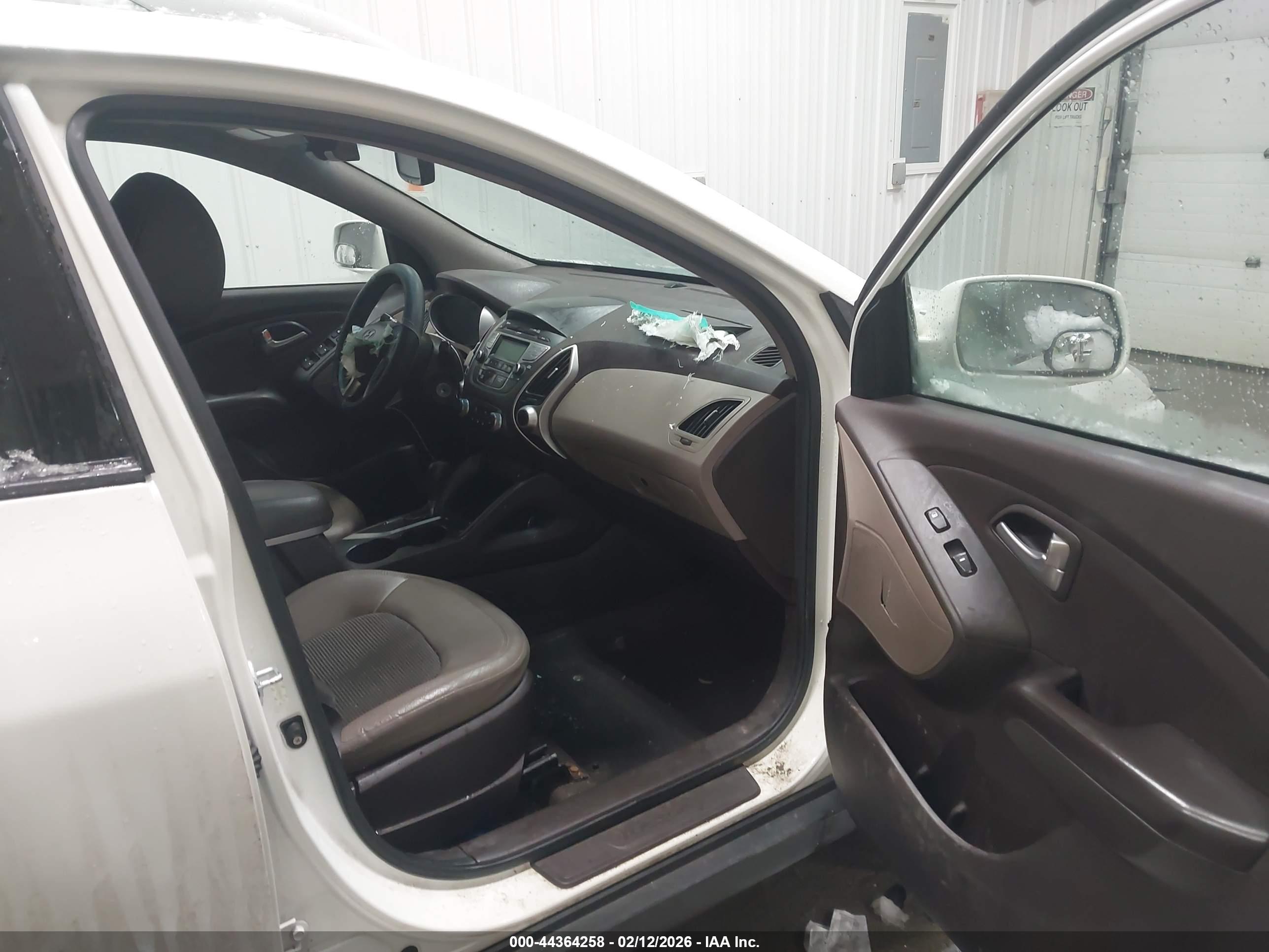 HYUNDAI TUCSON image 5