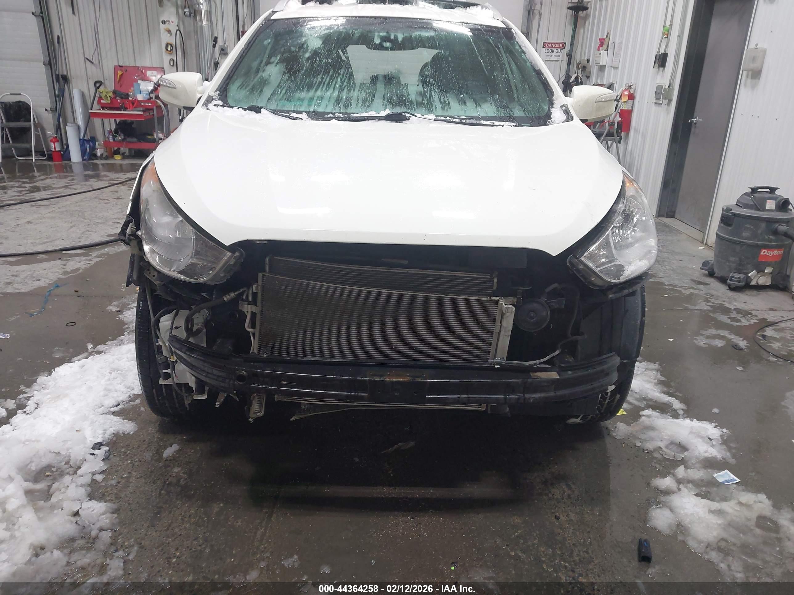 HYUNDAI TUCSON image 6