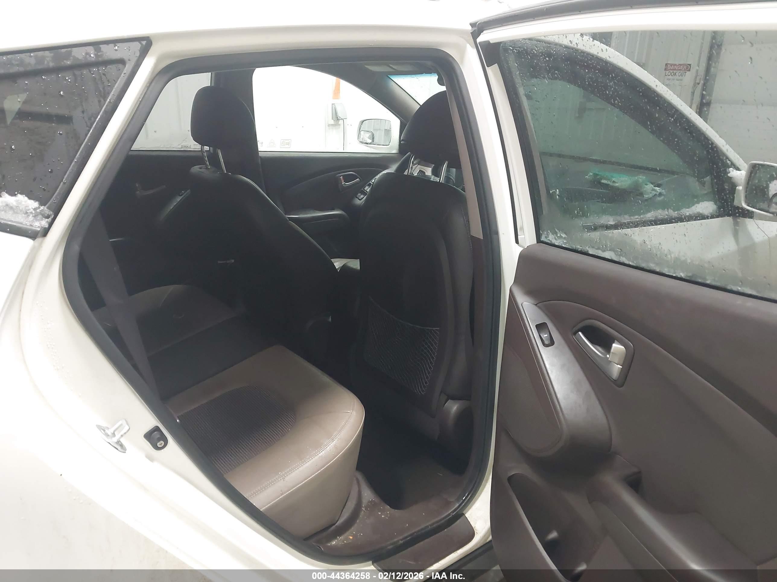 HYUNDAI TUCSON image 8