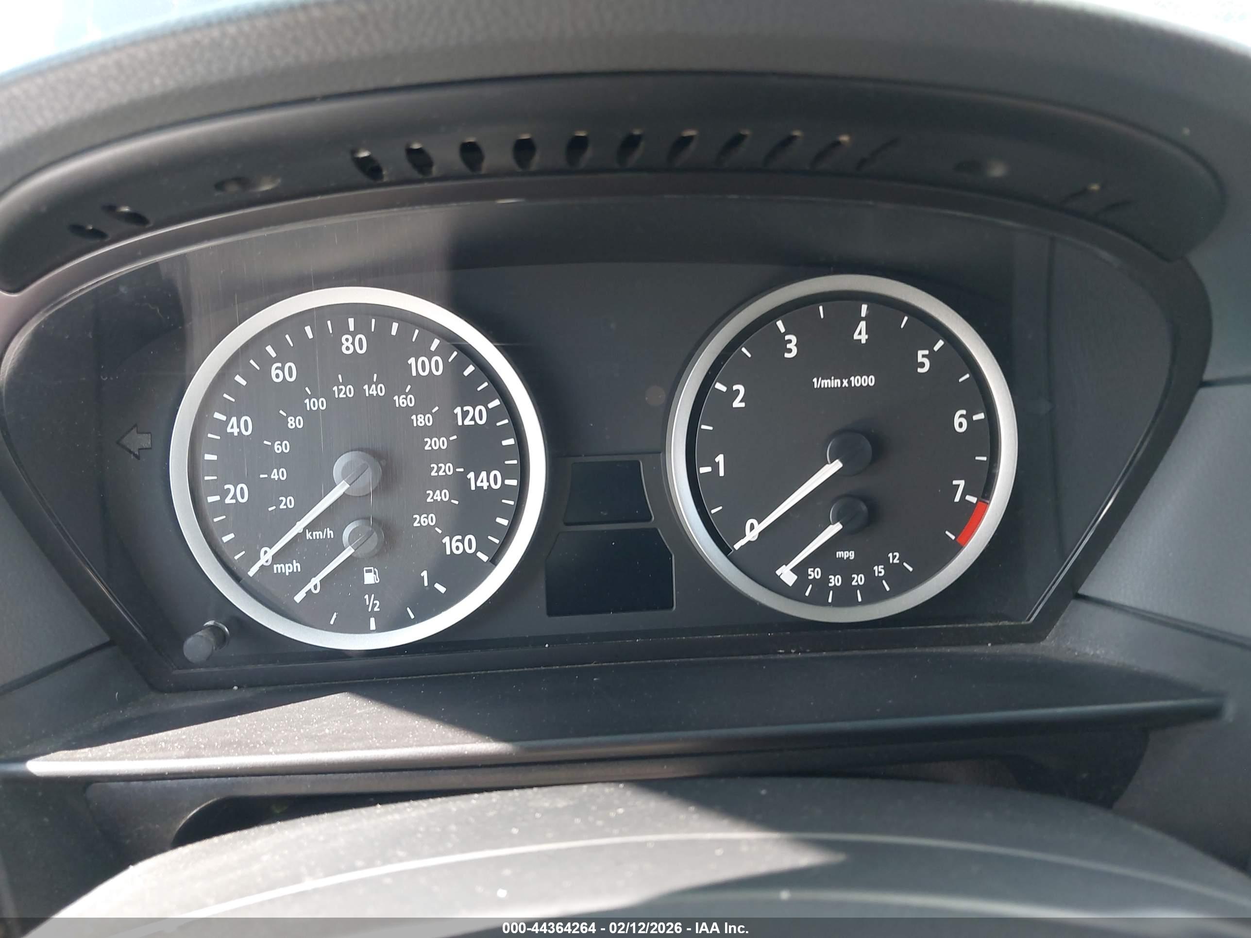 BMW 525I image 7